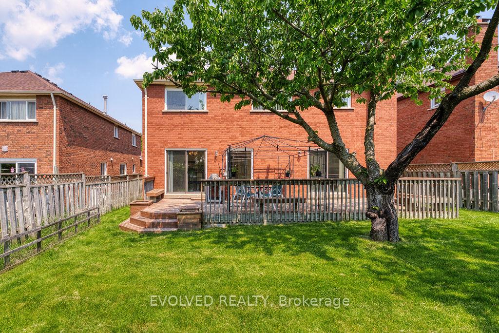 Photo 29 of 27 Hewlett Crescent, Markham, Markville — HOMEH