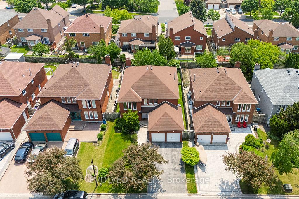 Photo 30 of 27 Hewlett Crescent, Markham, Markville — HOMEH