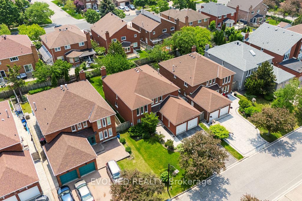 Photo 31 of 27 Hewlett Crescent, Markham, Markville — HOMEH