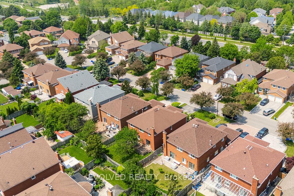 Photo 33 of 27 Hewlett Crescent, Markham, Markville — HOMEH