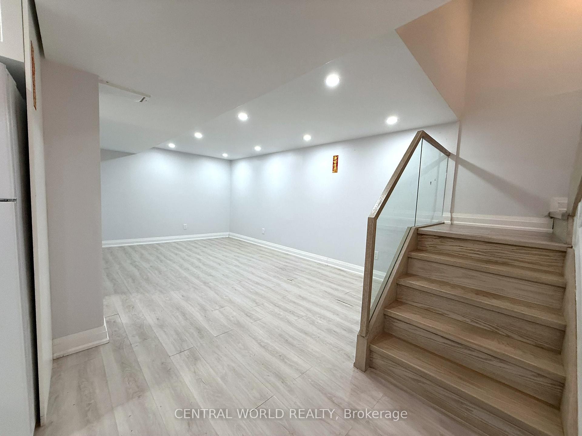 Photo 2 of 141 Upton Crescent, Markham, Milliken Mills West — HOMEH