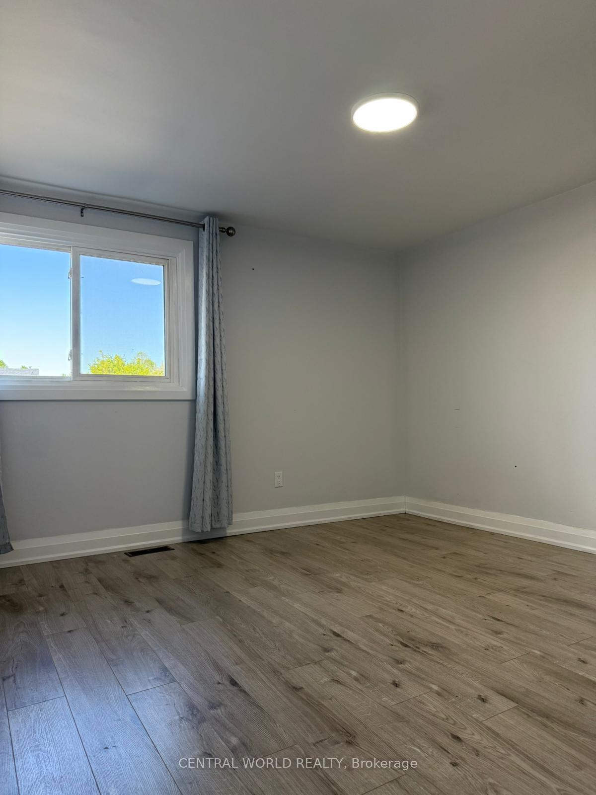 Photo 8 of 141 Upton Crescent, Markham, Milliken Mills West — HOMEH