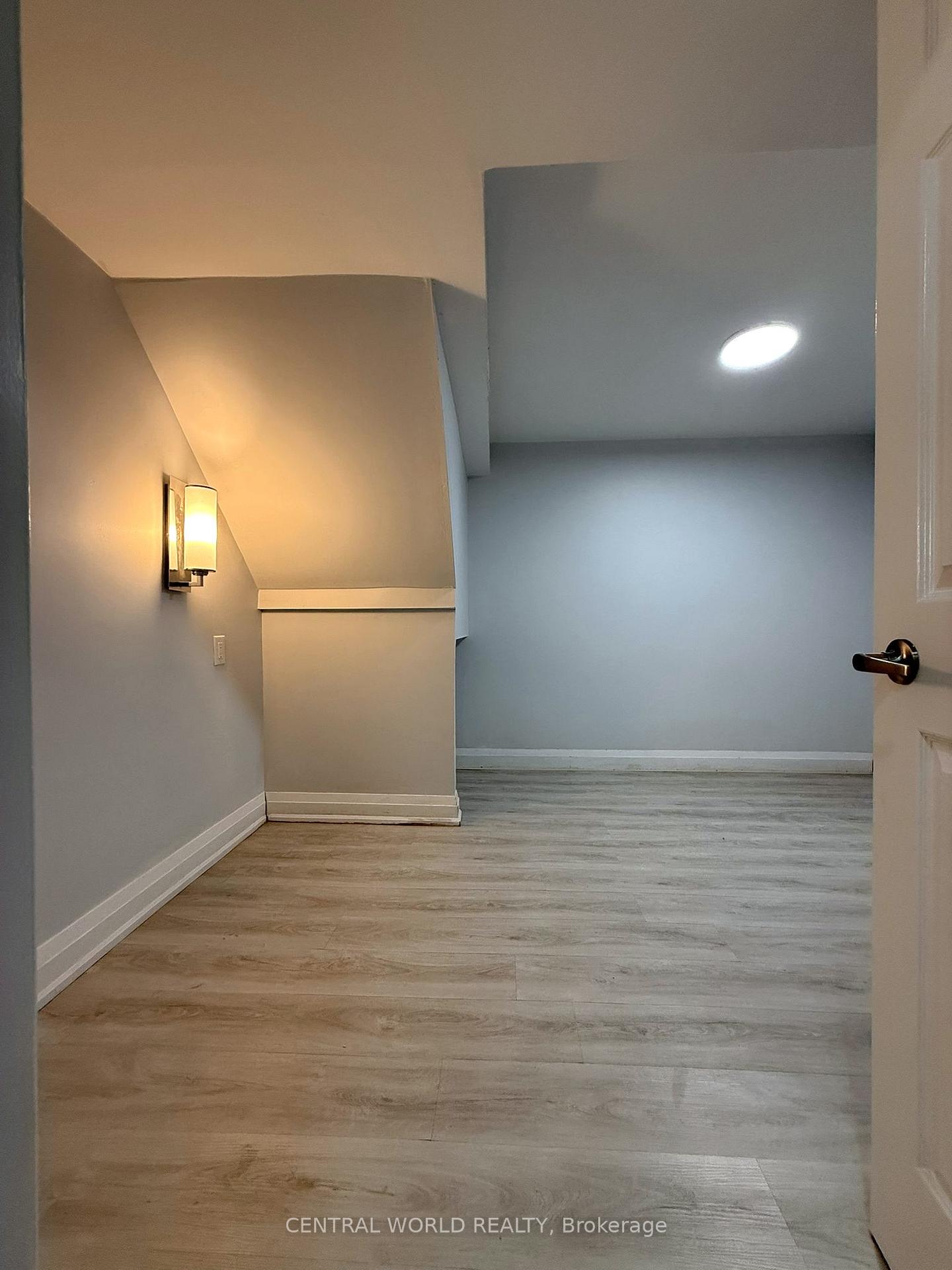Photo 12 of 141 Upton Crescent, Markham, Milliken Mills West — HOMEH