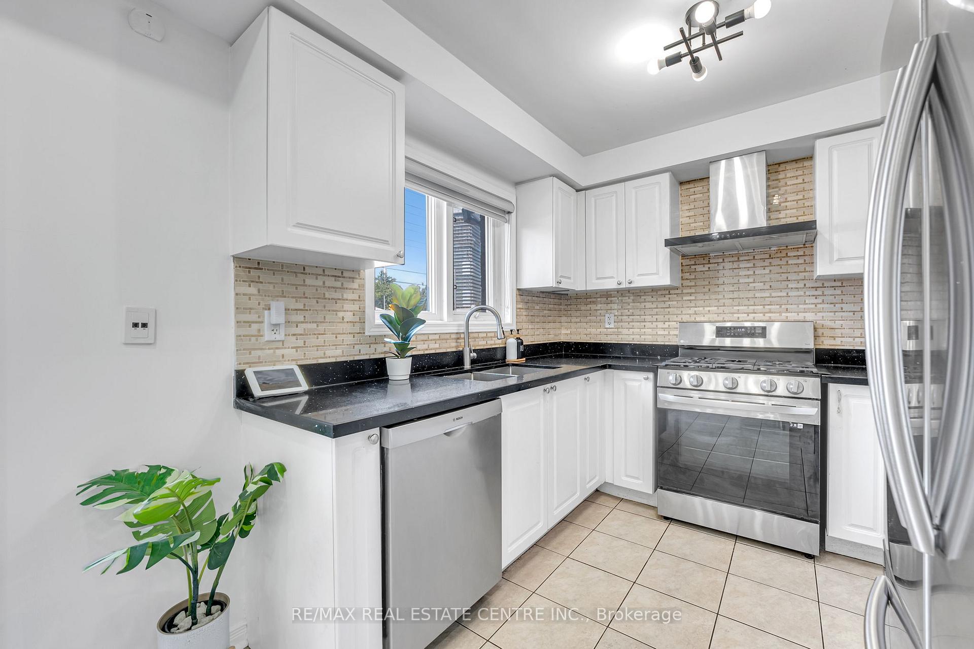 Photo 12 of 304 Andrews Trail, Milton, Clarke — HOMEH