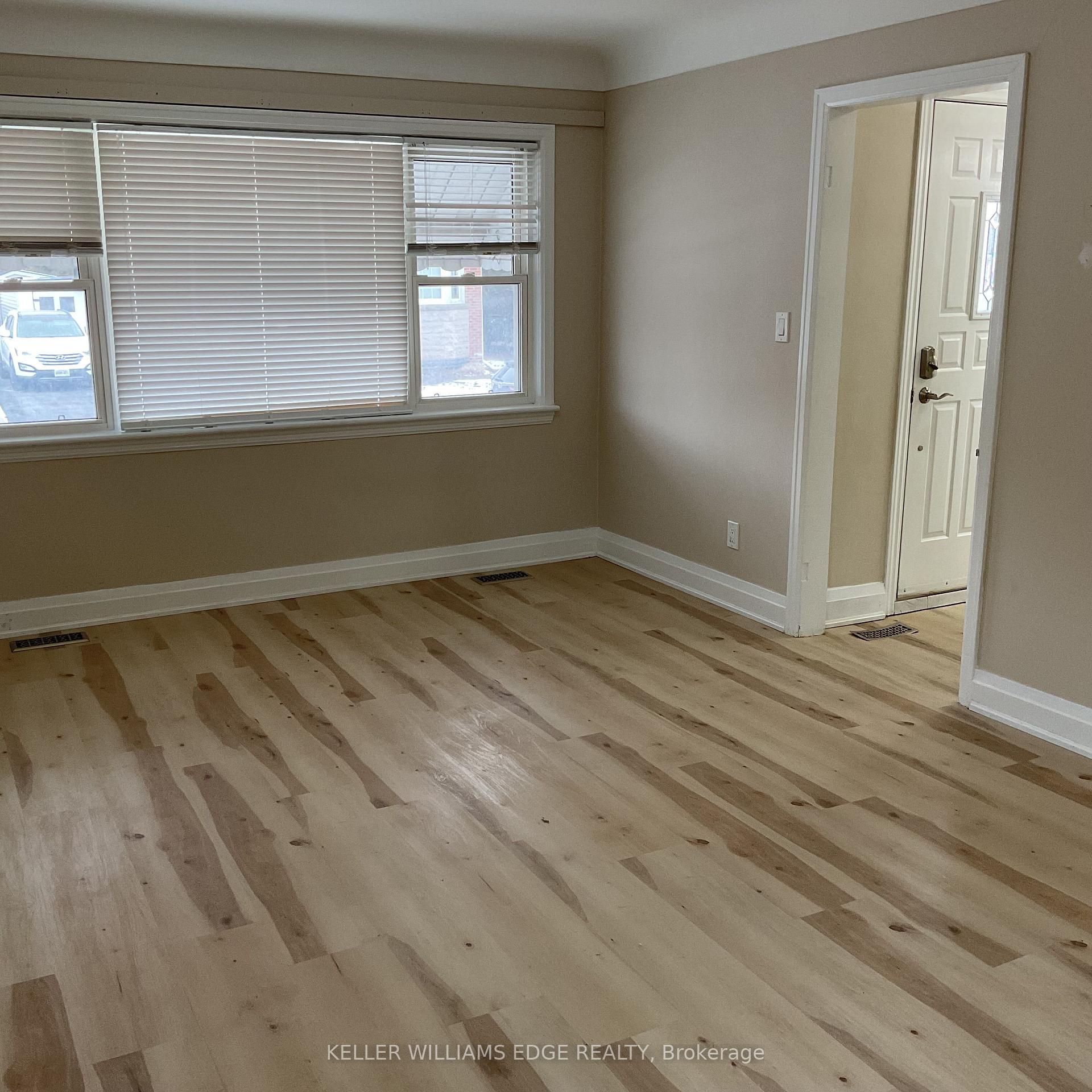 Photo 3 of 25 West 4th Street, Hamilton, Bonnington — HOMEH