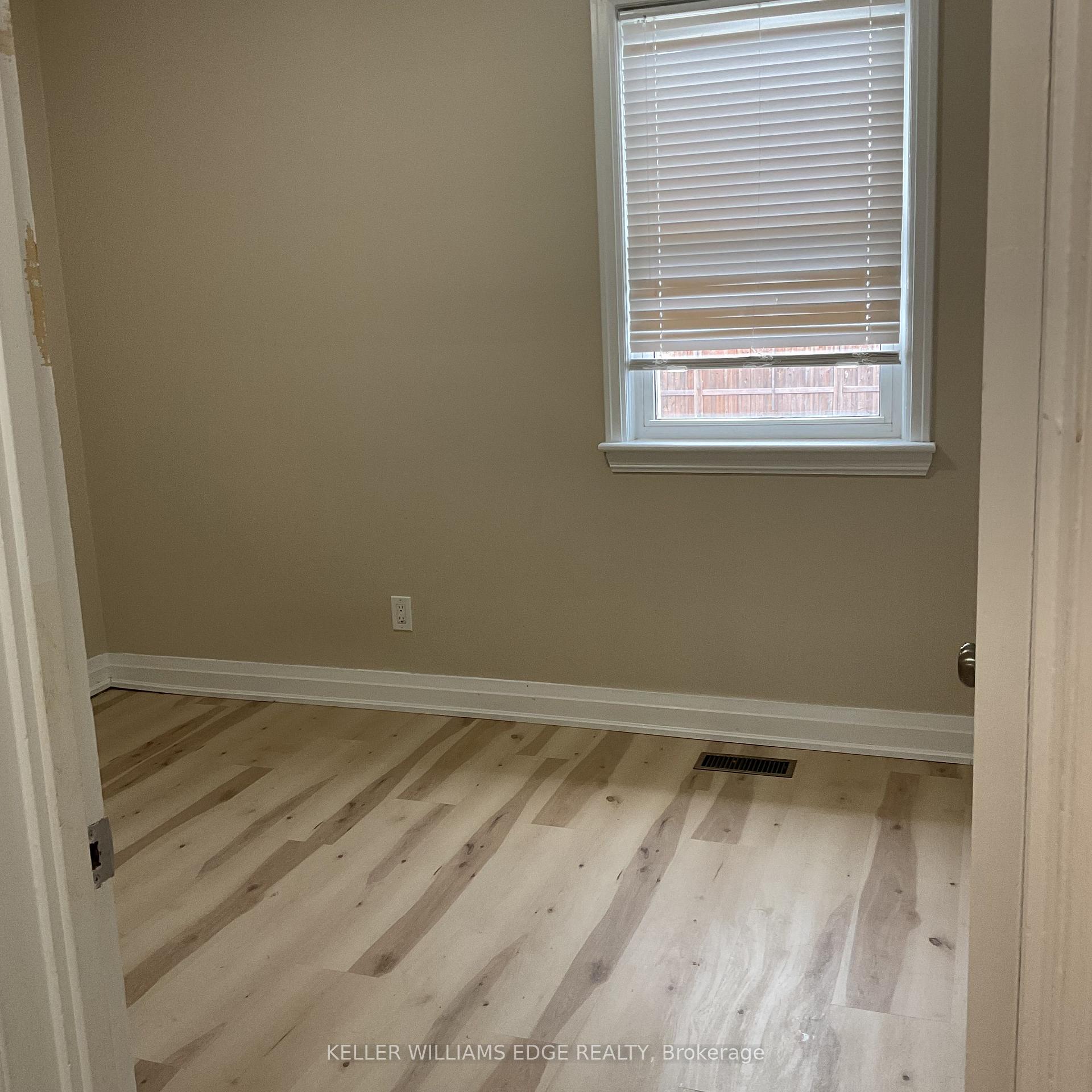Photo 10 of 25 West 4th Street, Hamilton, Bonnington — HOMEH