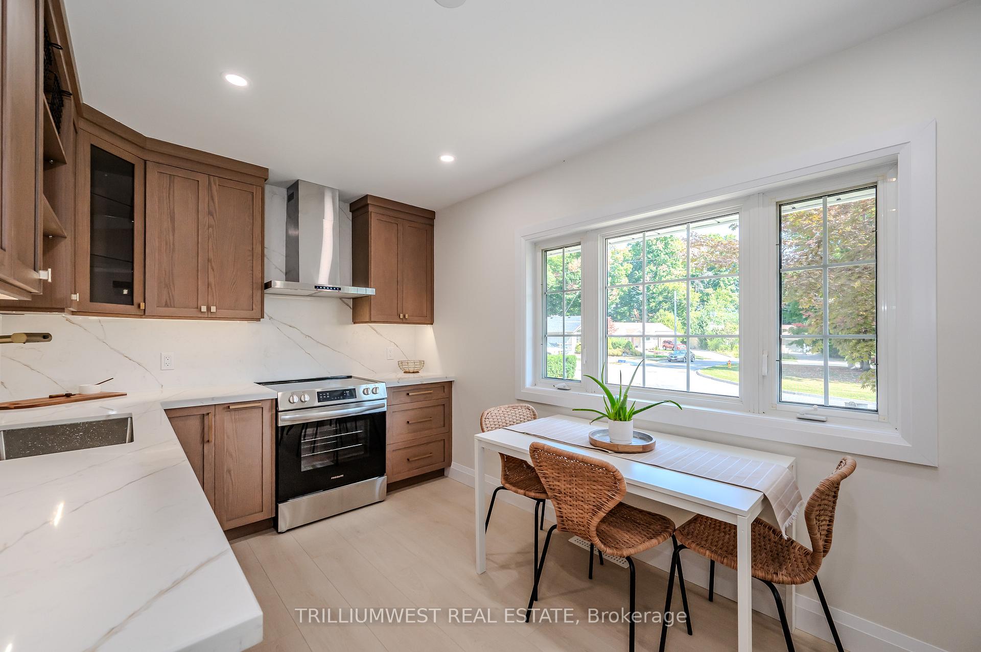 Photo 1 of 72 Valewood Place, Kitchener — HOMEH