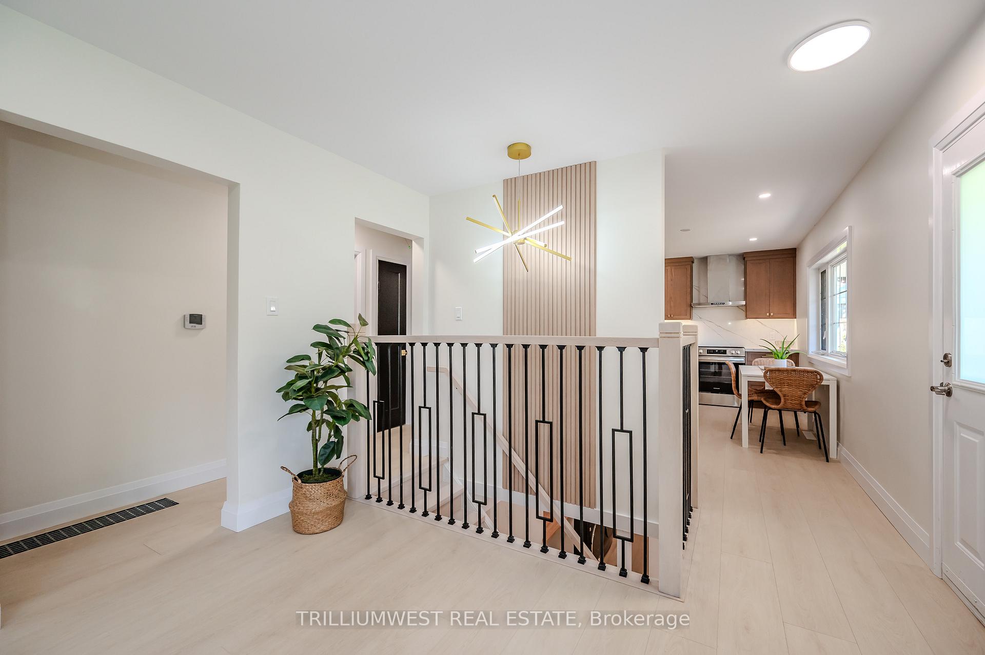 Photo 3 of 72 Valewood Place, Kitchener — HOMEH