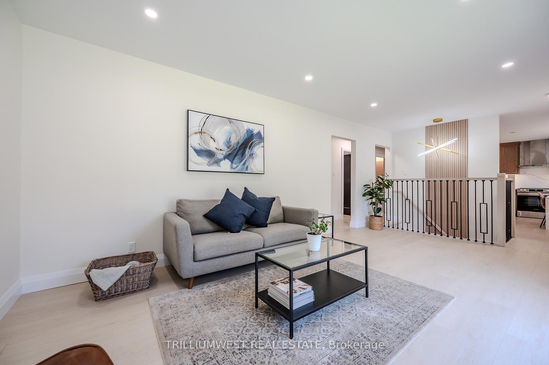 Photo 4 of 72 Valewood Place, Kitchener — HOMEH