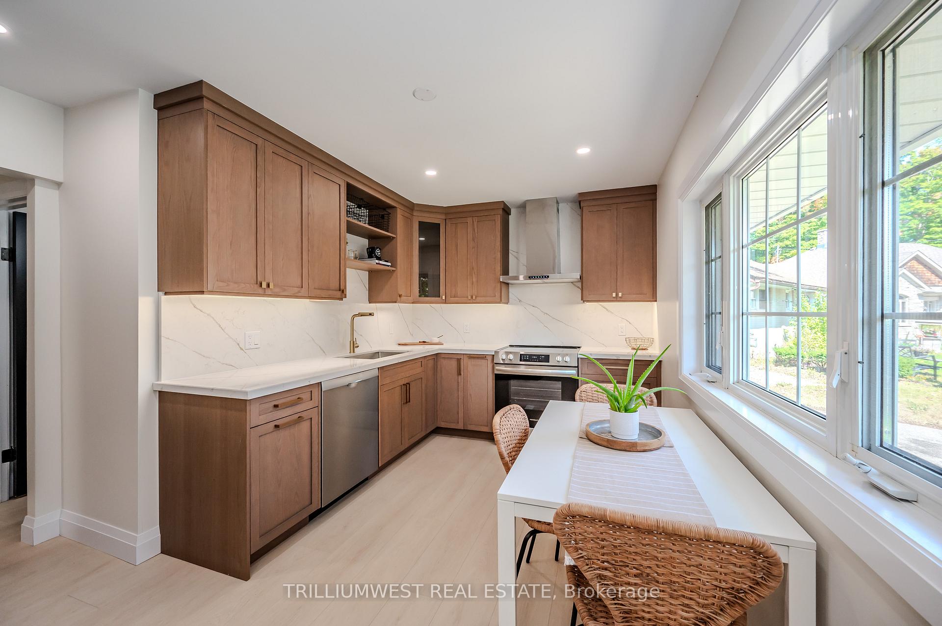 Photo 7 of 72 Valewood Place, Kitchener — HOMEH