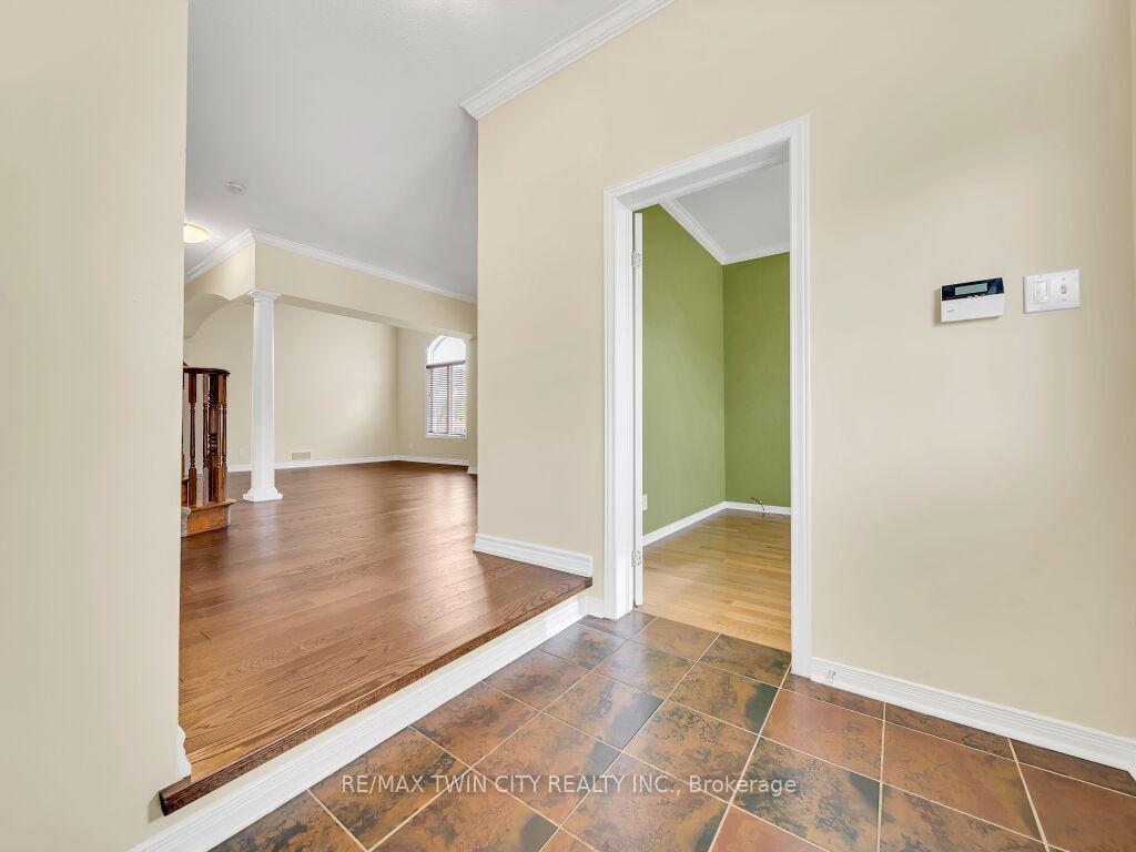 Photo 3 of 182 Doon Mills Drive, Kitchener — HOMEH
