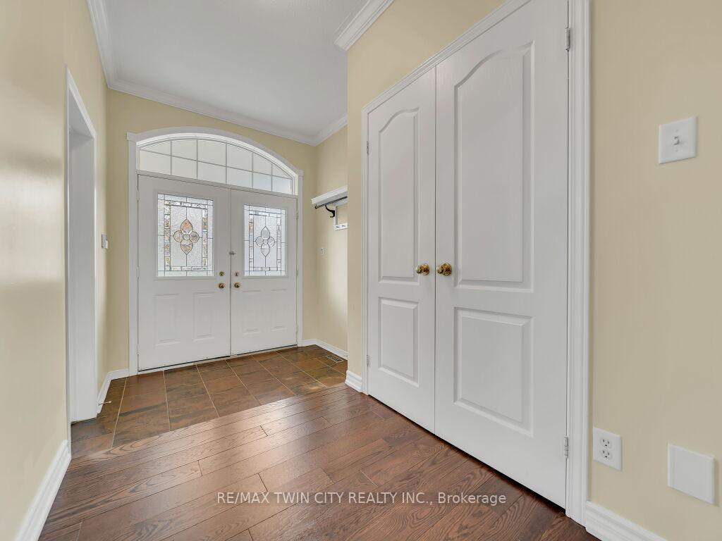 Photo 4 of 182 Doon Mills Drive, Kitchener — HOMEH