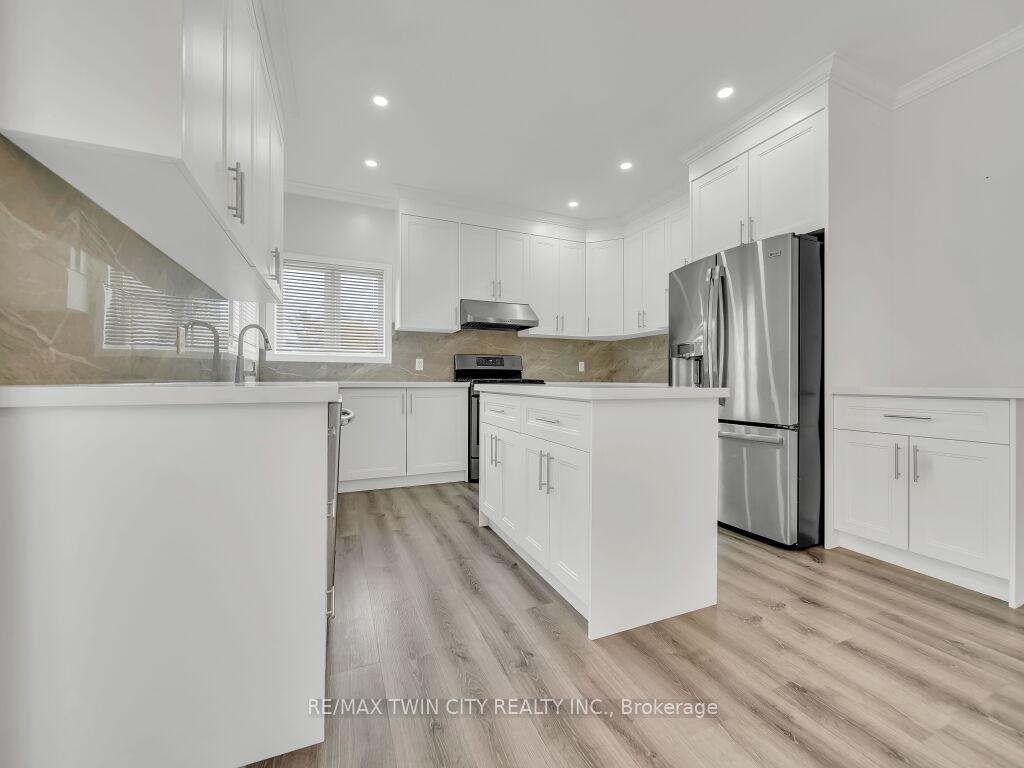 Photo 11 of 182 Doon Mills Drive, Kitchener — HOMEH
