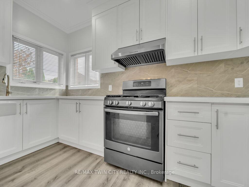 Photo 15 of 182 Doon Mills Drive, Kitchener — HOMEH