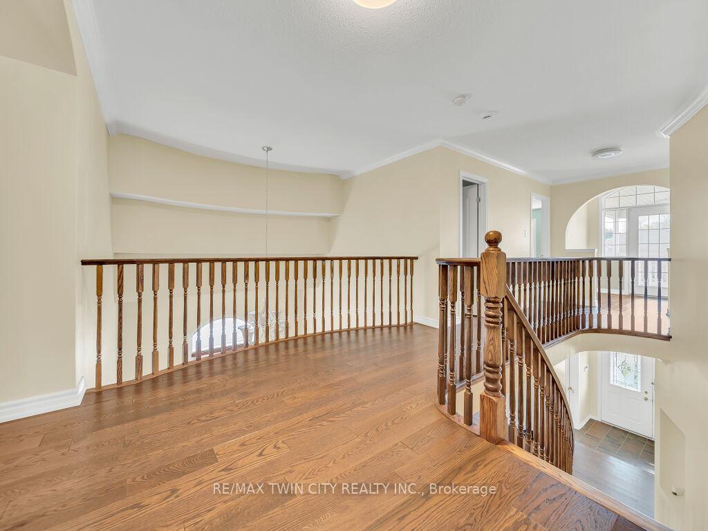 Photo 18 of 182 Doon Mills Drive, Kitchener — HOMEH