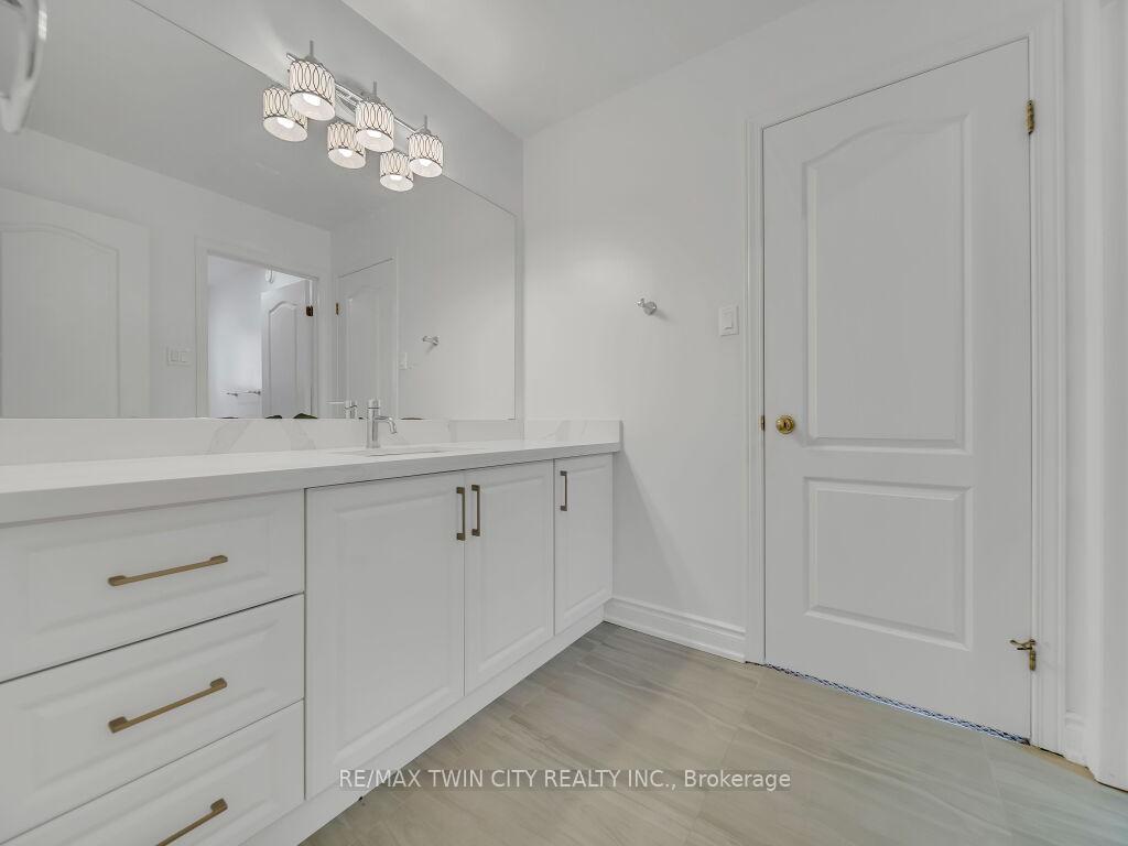 Photo 25 of 182 Doon Mills Drive, Kitchener — HOMEH