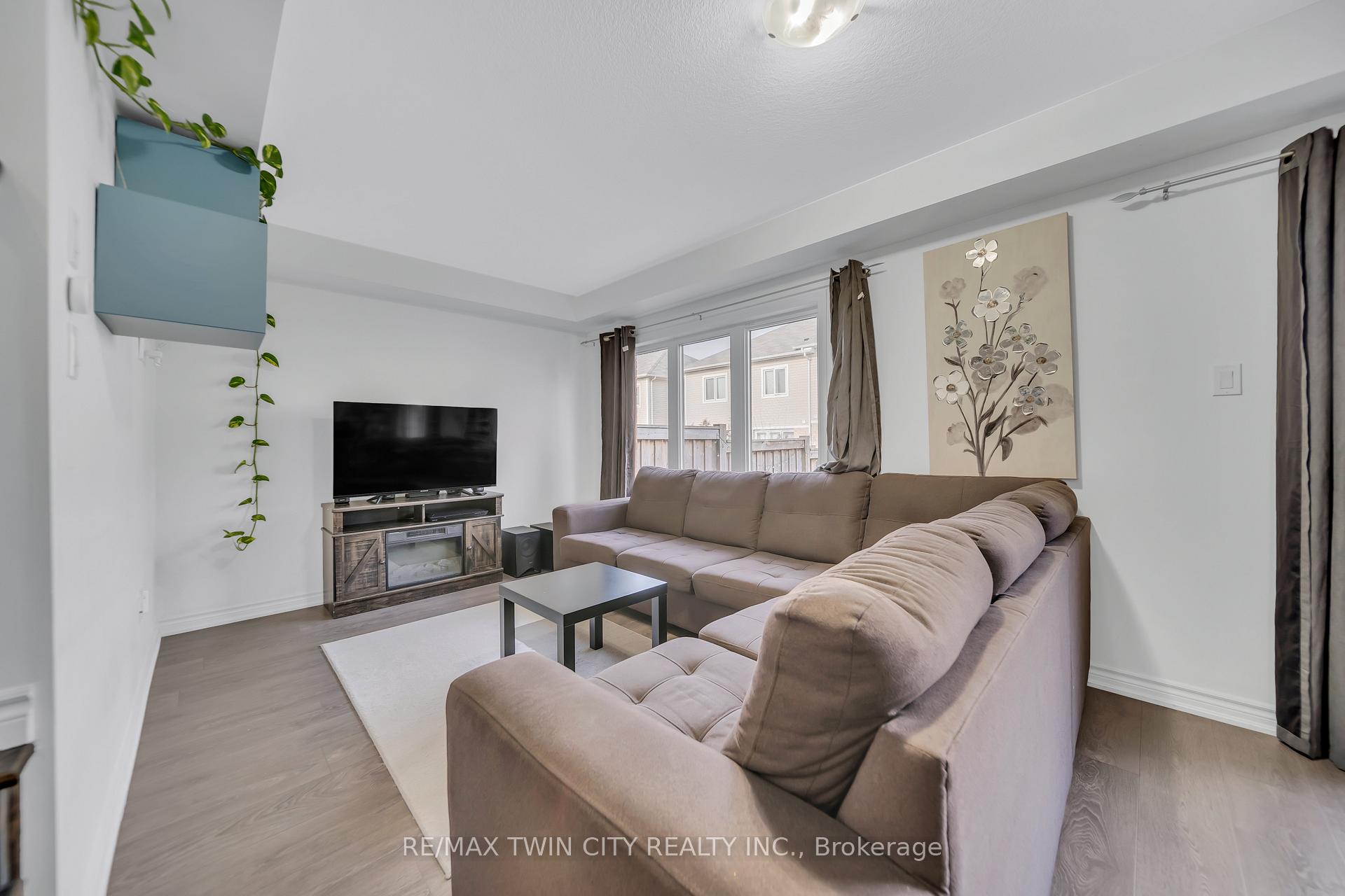 Photo 4 of 17 Stratus Street, Kitchener, Rosenburg — HOMEH