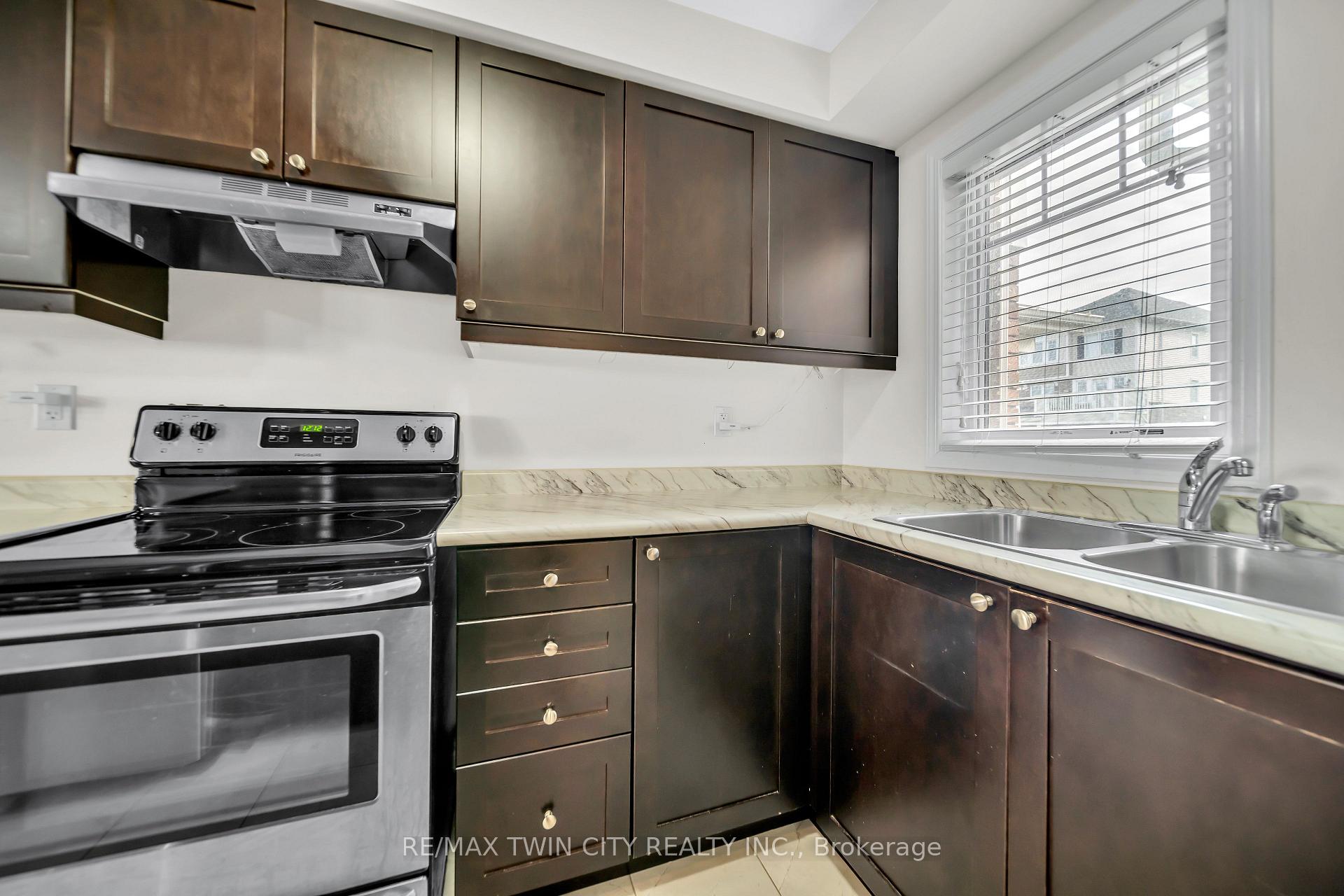Photo 10 of 17 Stratus Street, Kitchener, Rosenburg — HOMEH