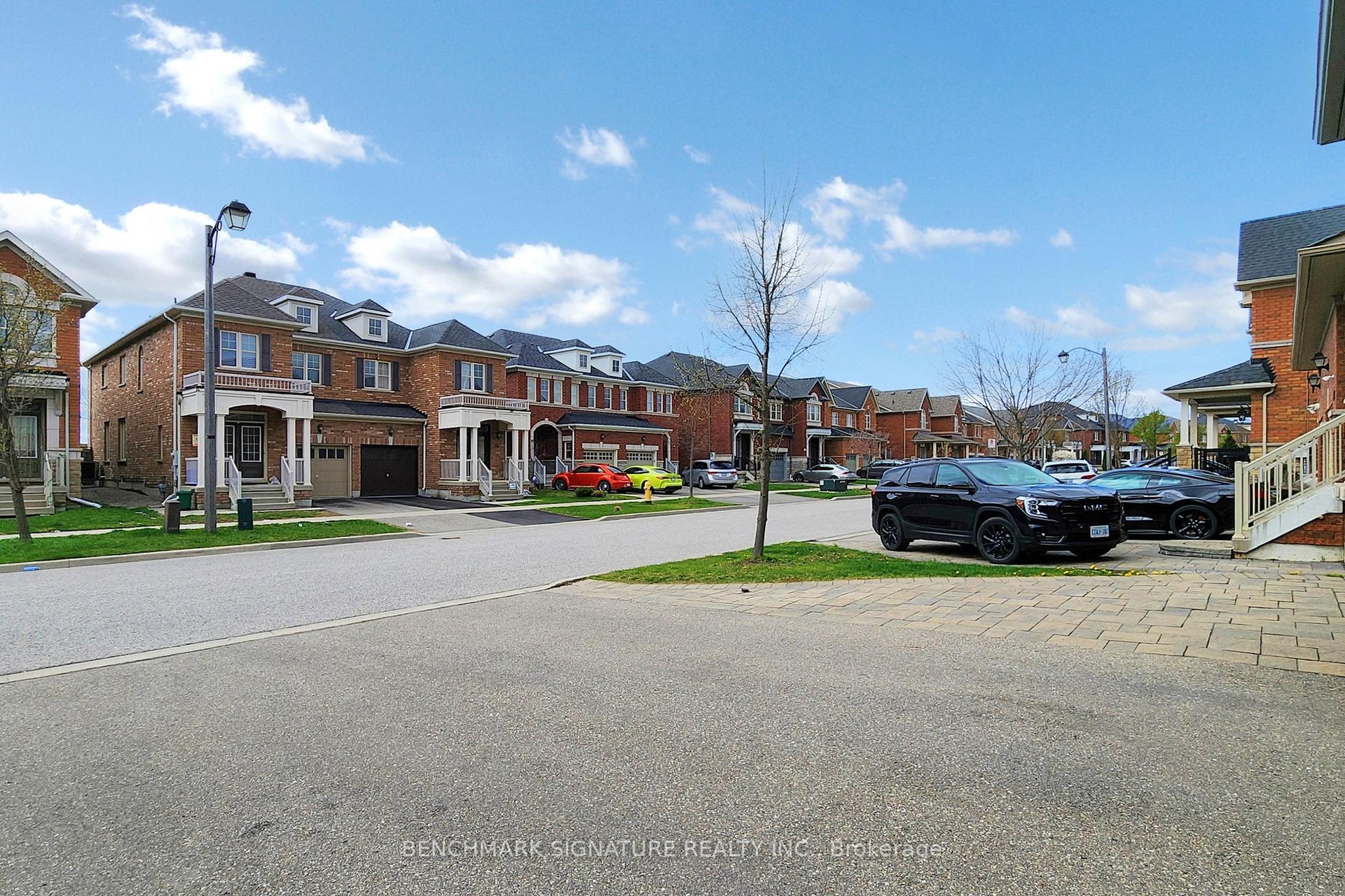 Photo 2 of 12 Staglin Court, Markham, Cathedraltown — HOMEH