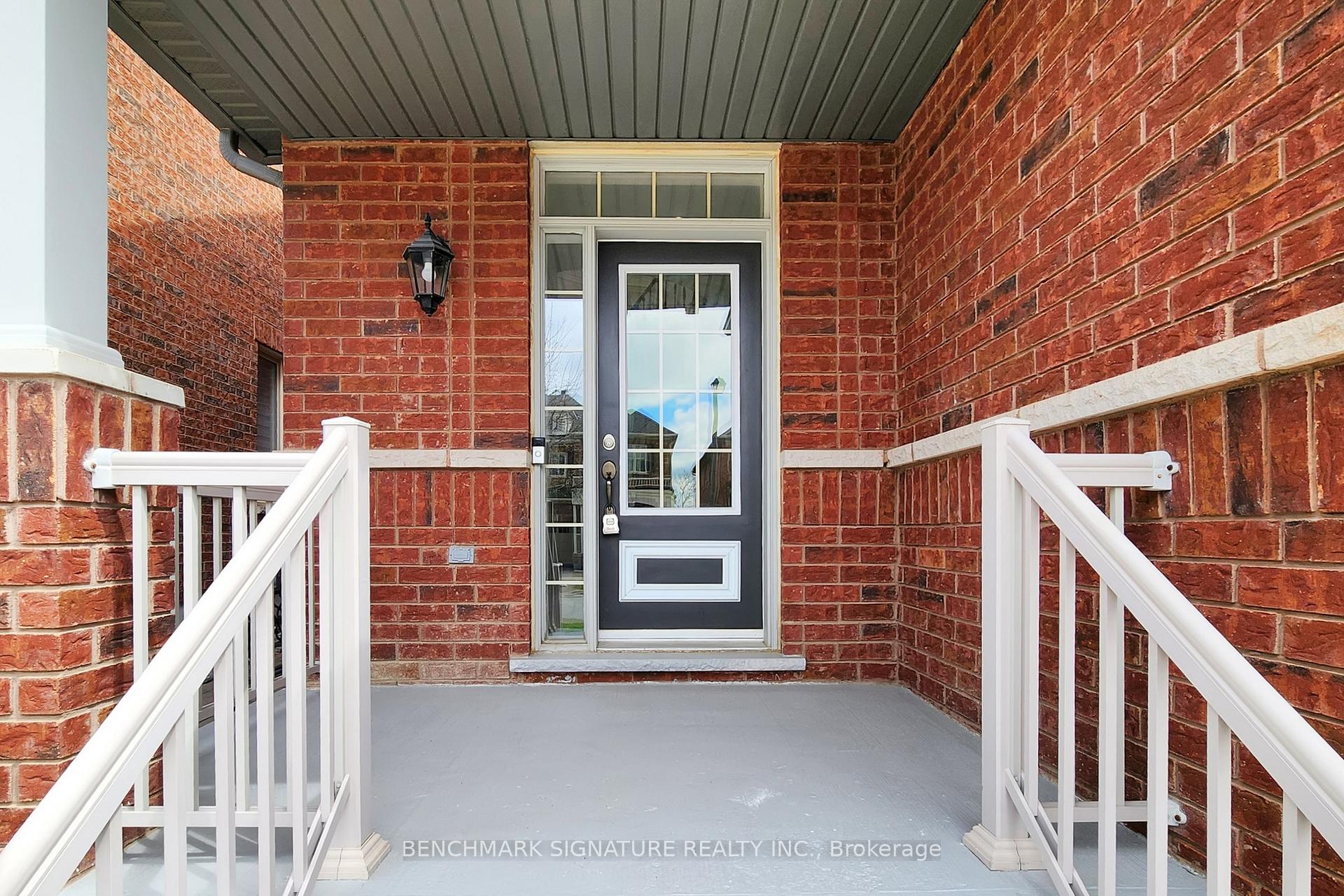 Photo 3 of 12 Staglin Court, Markham, Cathedraltown — HOMEH