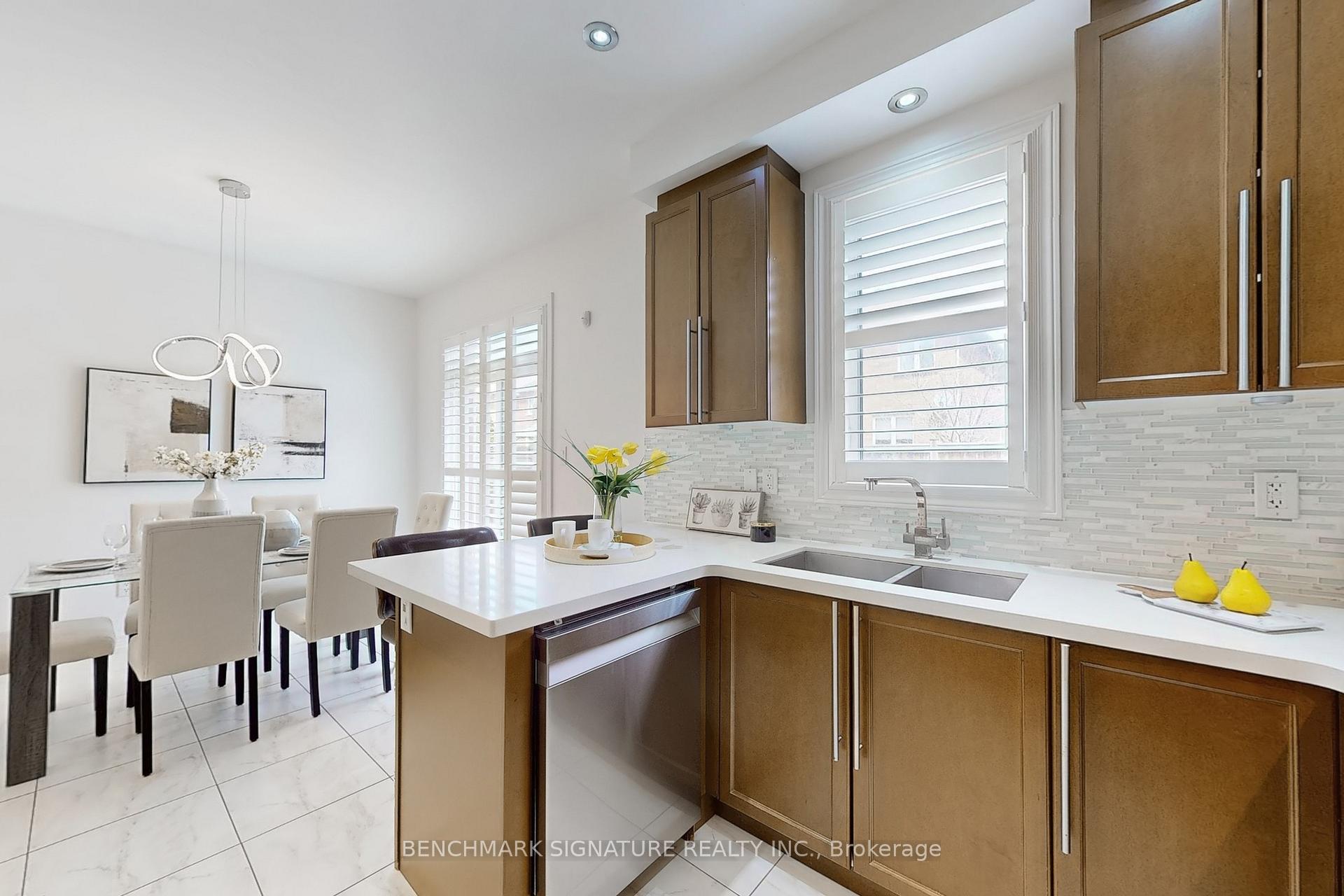 Photo 10 of 12 Staglin Court, Markham, Cathedraltown — HOMEH