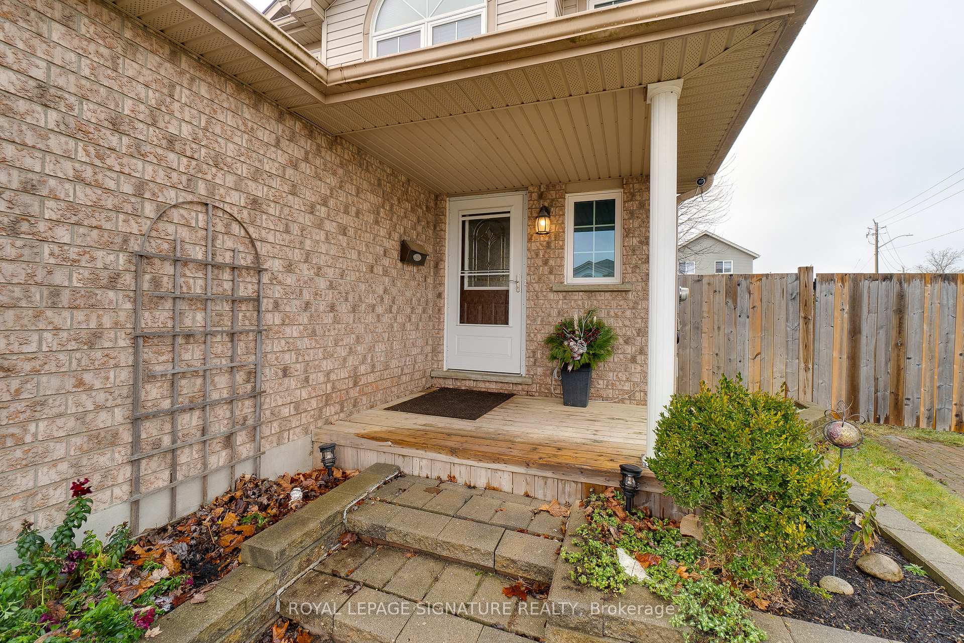 Photo 3 of 901 Copper Leaf Crescent, Kitchener — HOMEH