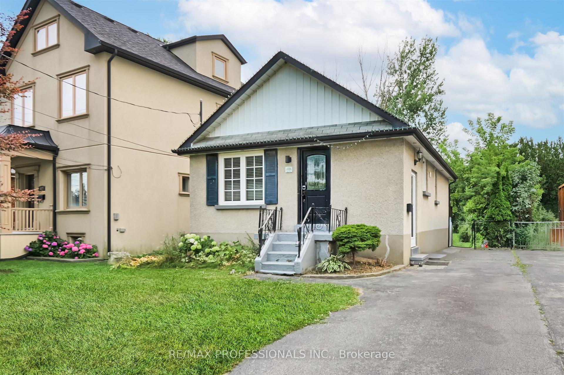 Front of Unit Main, 1026 Haig Boulevard