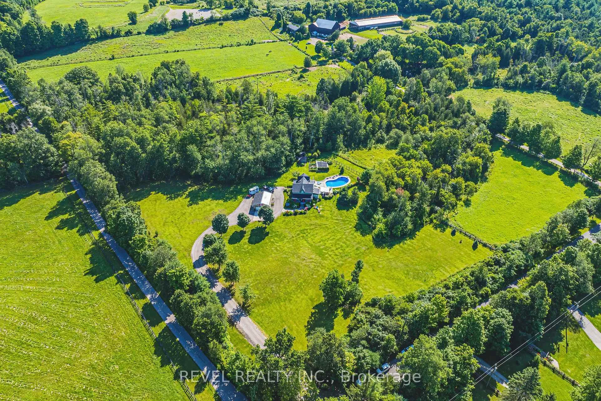 Photo 5 of 8305 Canyon Road, Milton, Campbellville — HOMEH