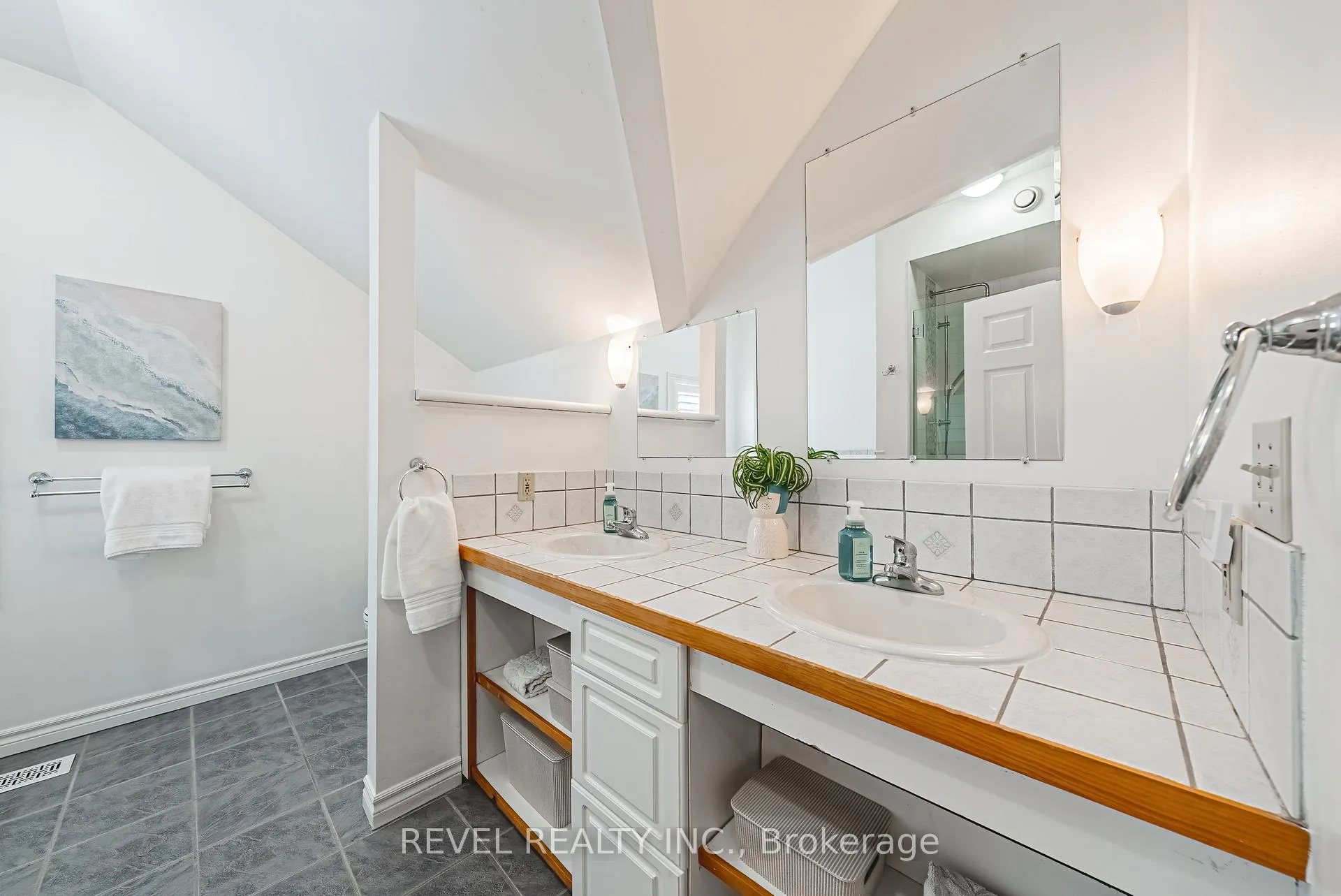 Photo 26 of 8305 Canyon Road, Milton, Campbellville — HOMEH