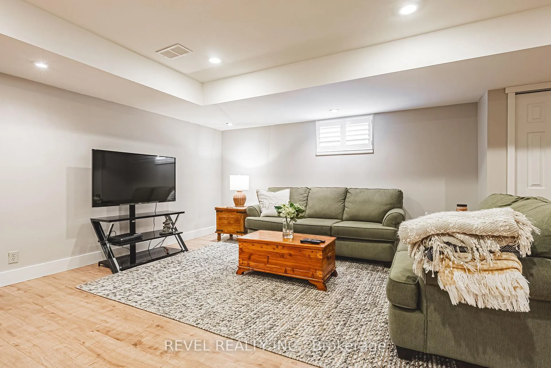 Photo 27 of 8305 Canyon Road, Milton, Campbellville — HOMEH