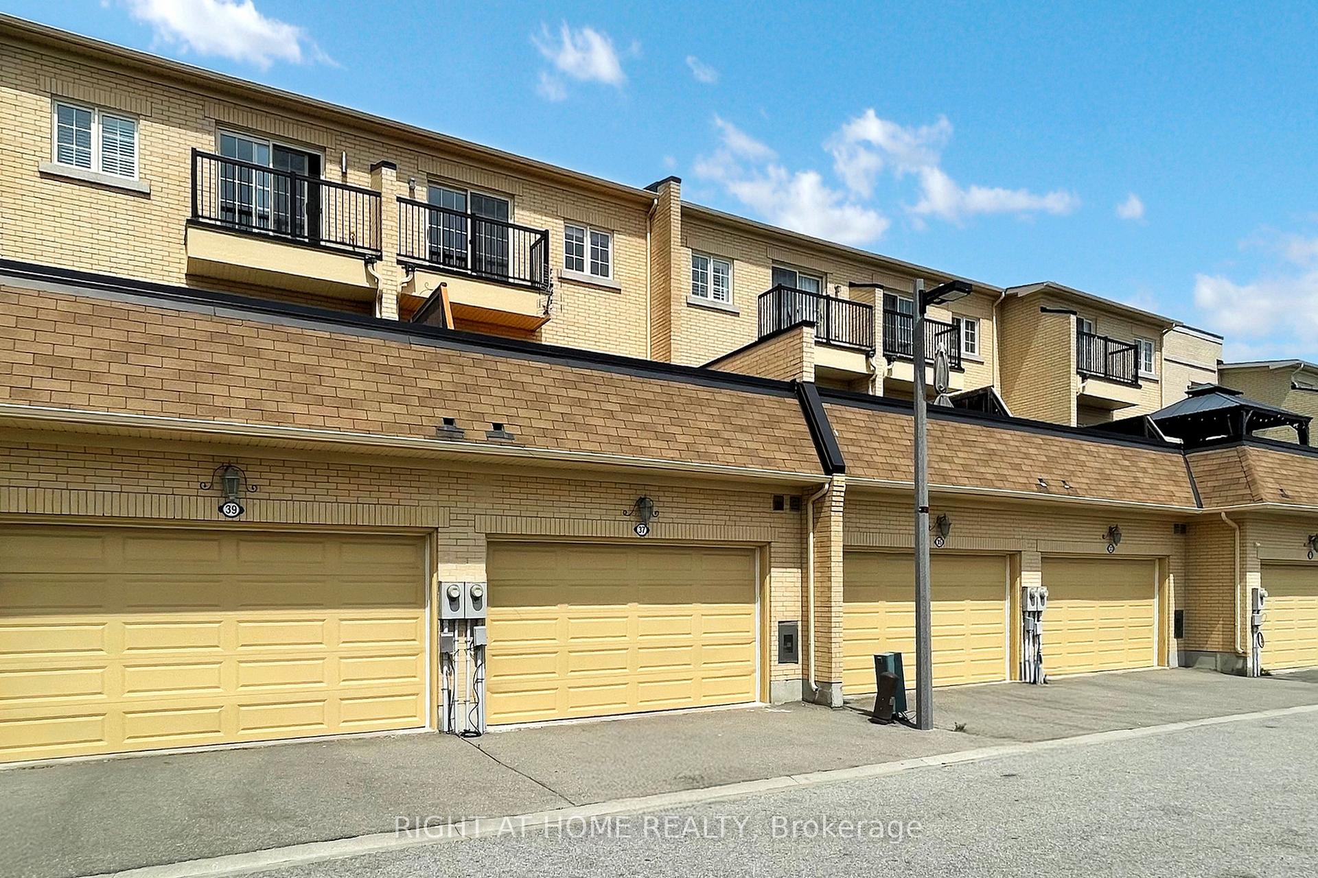 Photo 34 of 37 Pope John Paul II Square, Markham, Cathedraltown — HOMEH