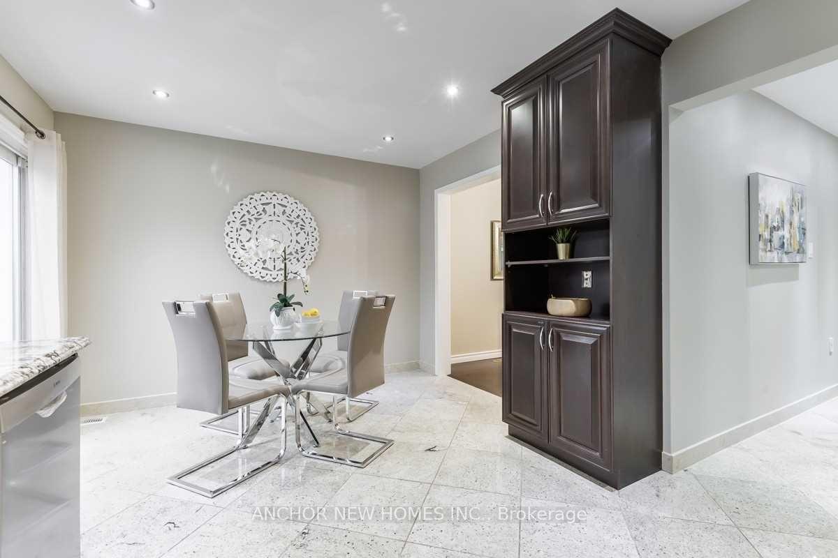 Photo 4 of 96 Doubtfire Crescent, Markham, Middlefield — HOMEH