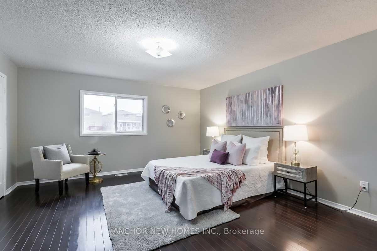 Photo 9 of 96 Doubtfire Crescent, Markham, Middlefield — HOMEH