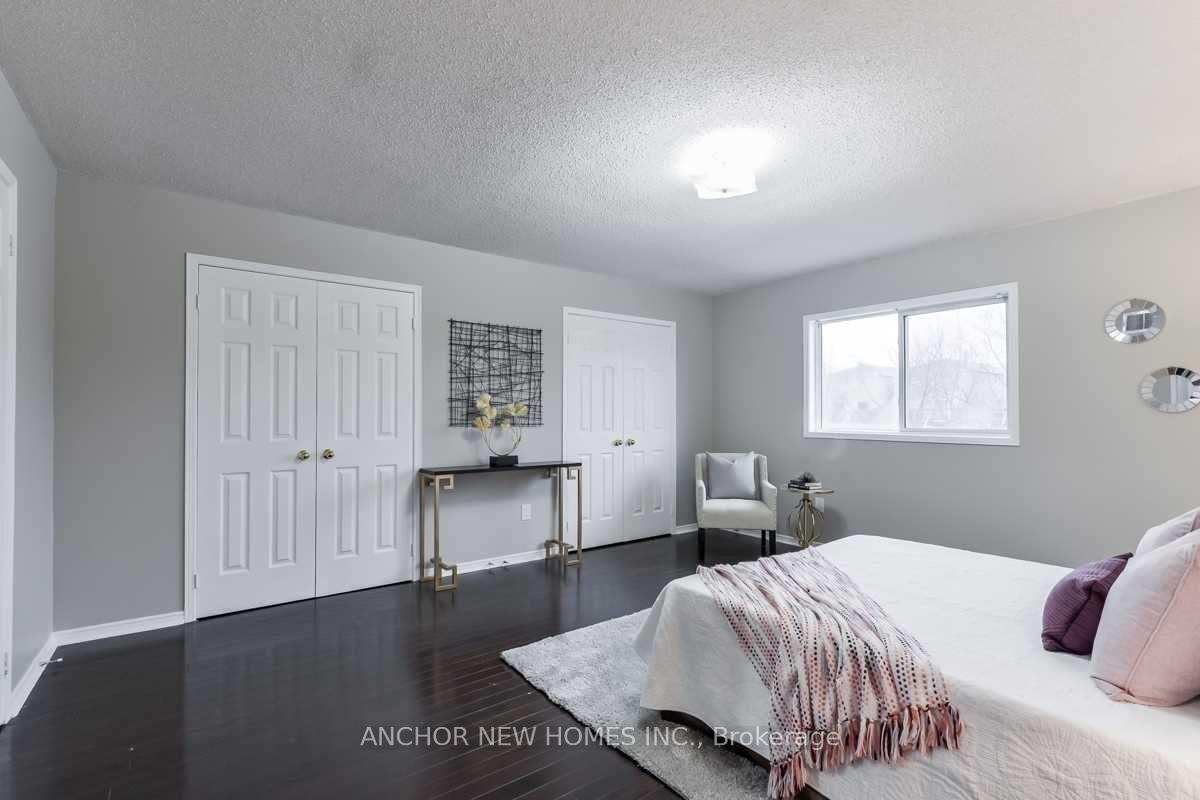 Photo 10 of 96 Doubtfire Crescent, Markham, Middlefield — HOMEH