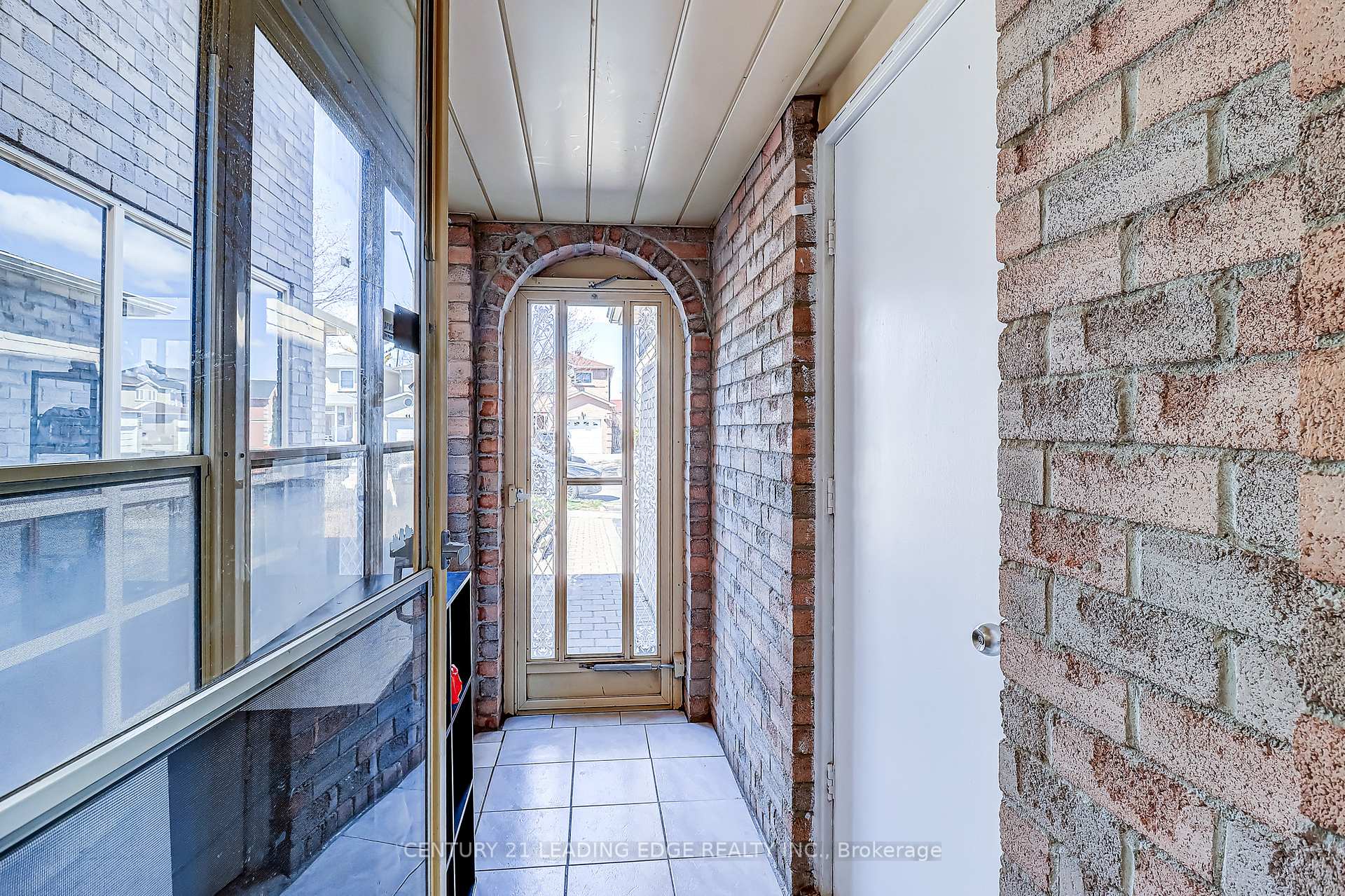 Photo 4 of 47 Ingram Road, Markham, Milliken Mills East — HOMEH