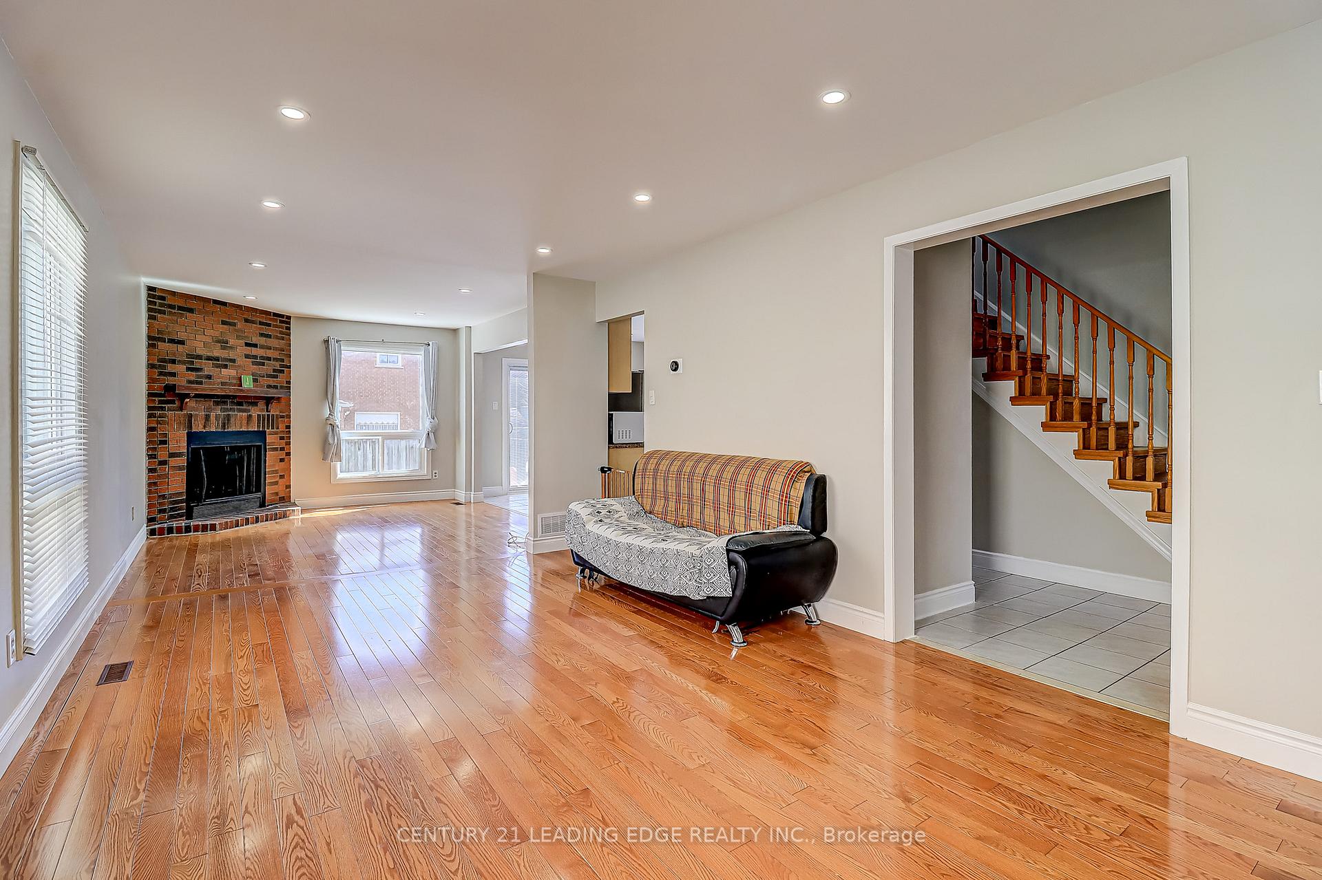 Photo 6 of 47 Ingram Road, Markham, Milliken Mills East — HOMEH