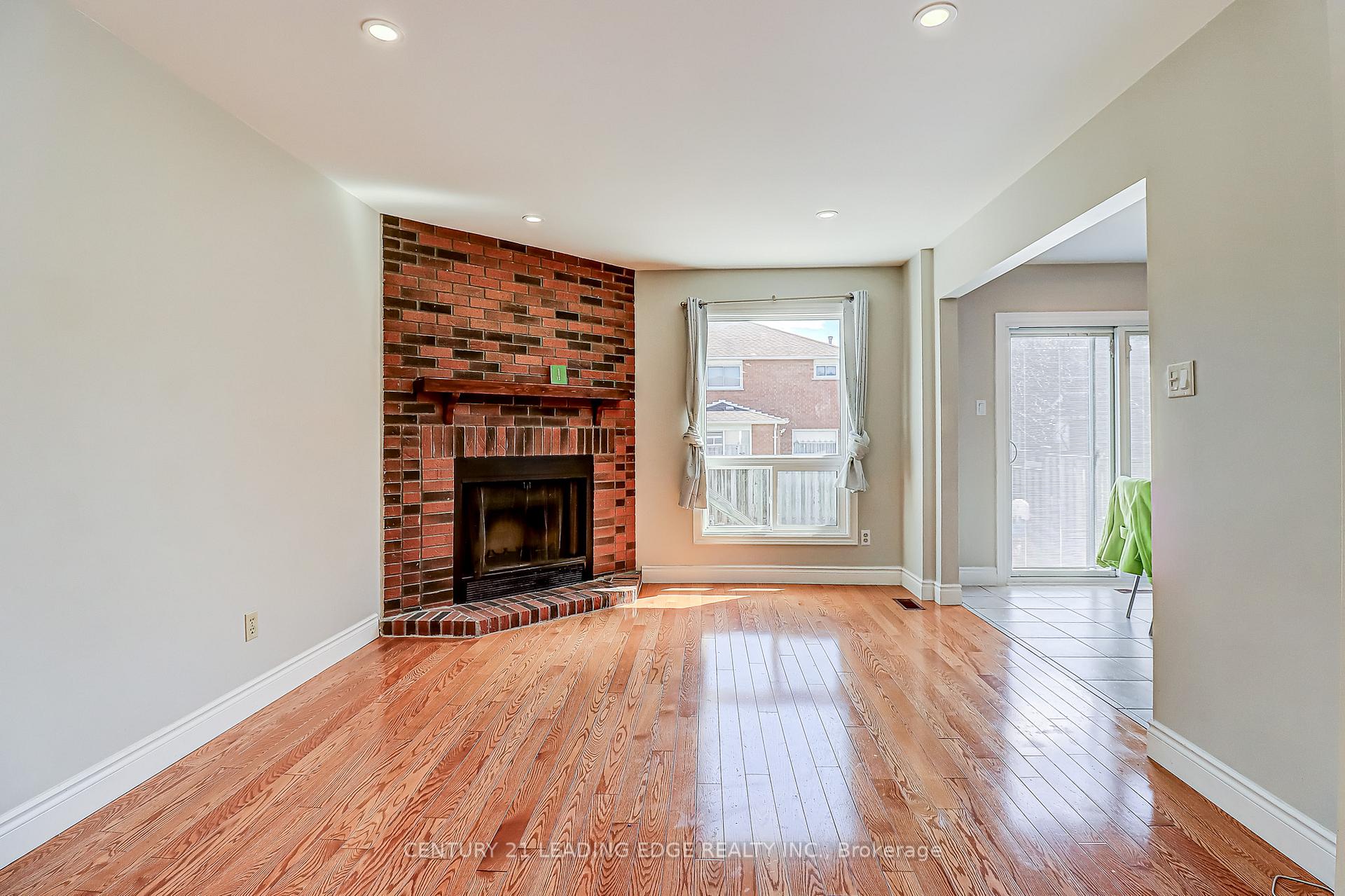 Photo 7 of 47 Ingram Road, Markham, Milliken Mills East — HOMEH