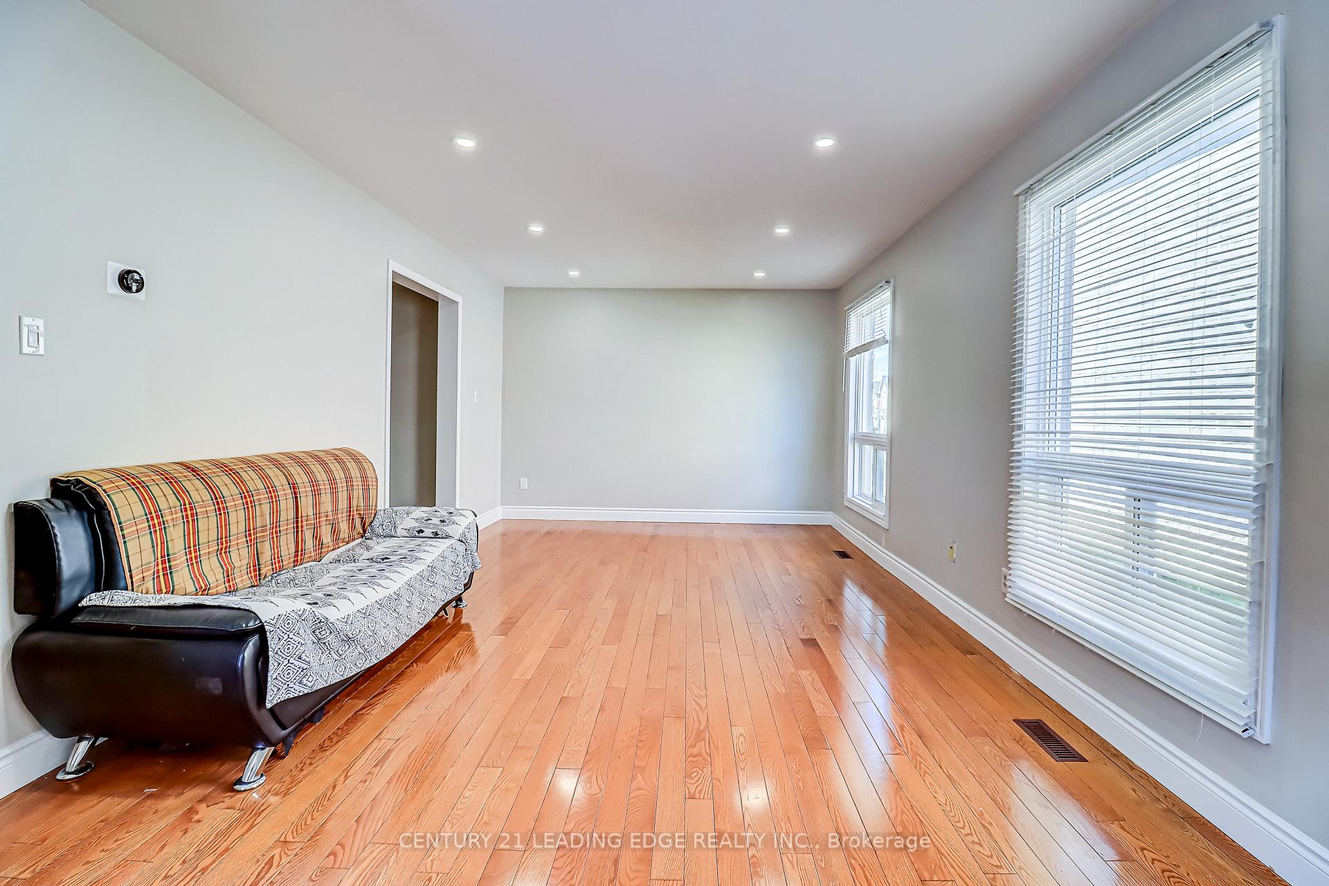 Photo 9 of 47 Ingram Road, Markham, Milliken Mills East — HOMEH