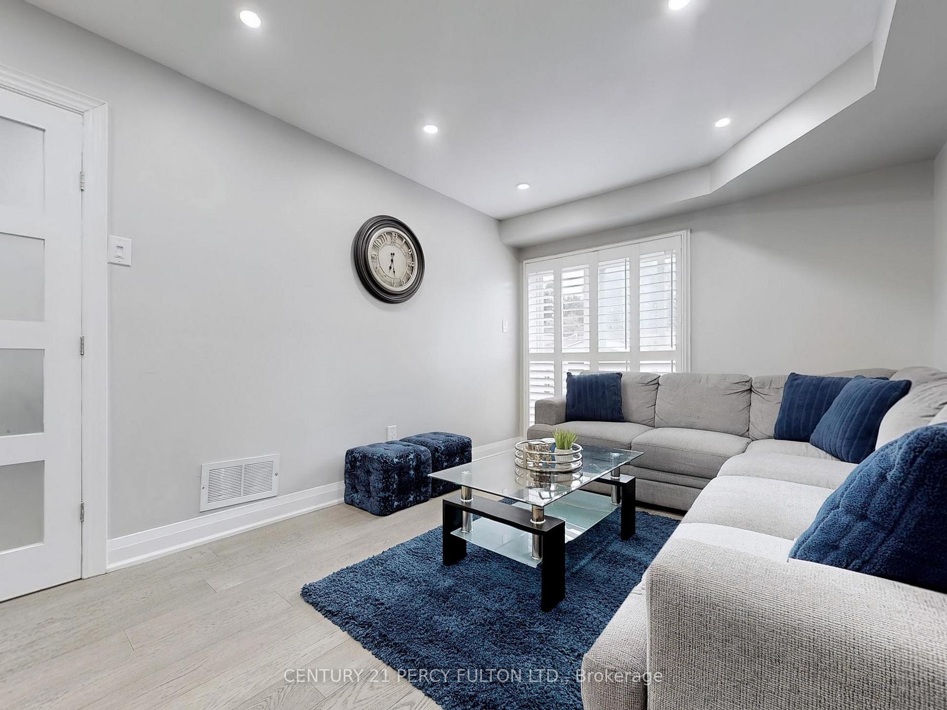 Photo 11 of 74 Doubtfire Crescent, Markham, Middlefield — HOMEH