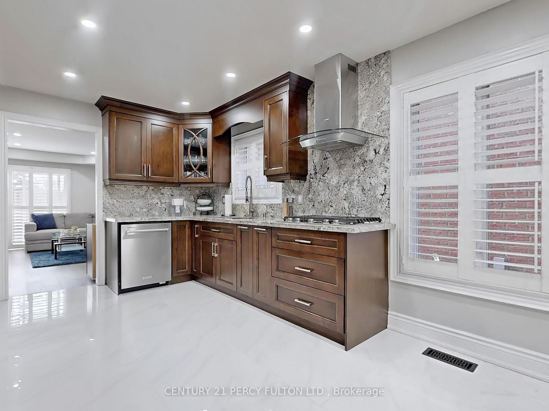 Photo 13 of 74 Doubtfire Crescent, Markham, Middlefield — HOMEH