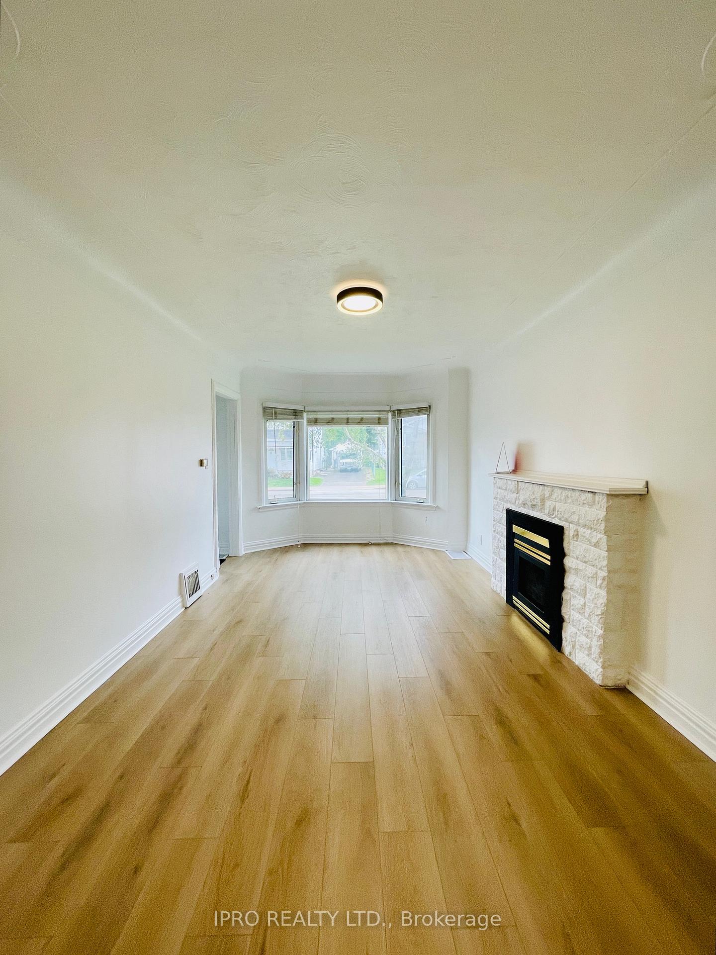 Photo 8 of 115 Brucedale Avenue E, Hamilton, Centremount — HOMEH