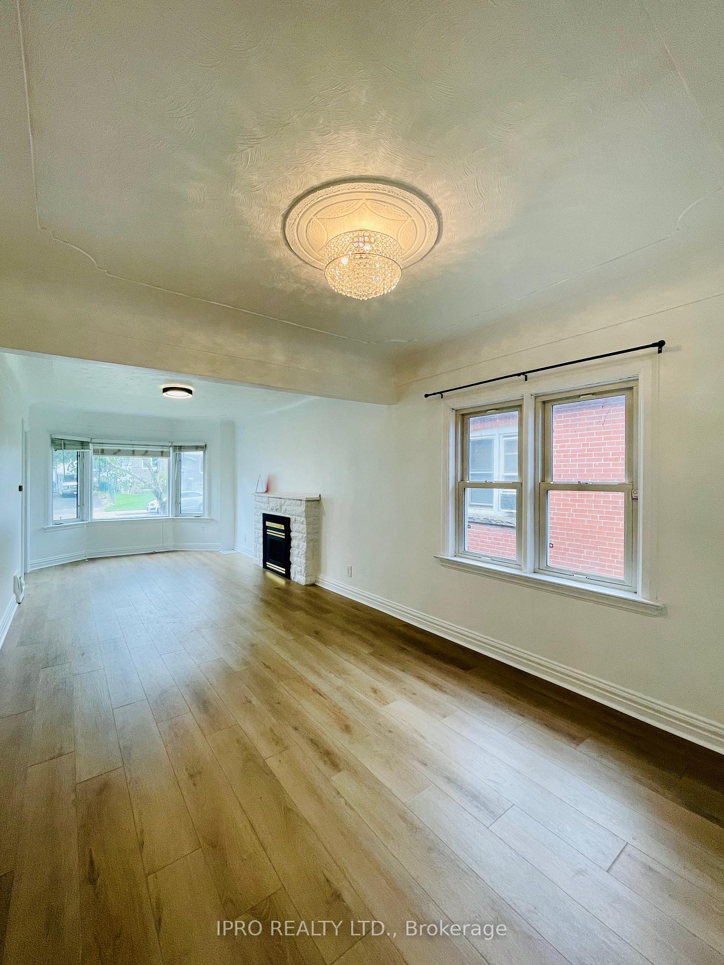Photo 9 of 115 Brucedale Avenue E, Hamilton, Centremount — HOMEH
