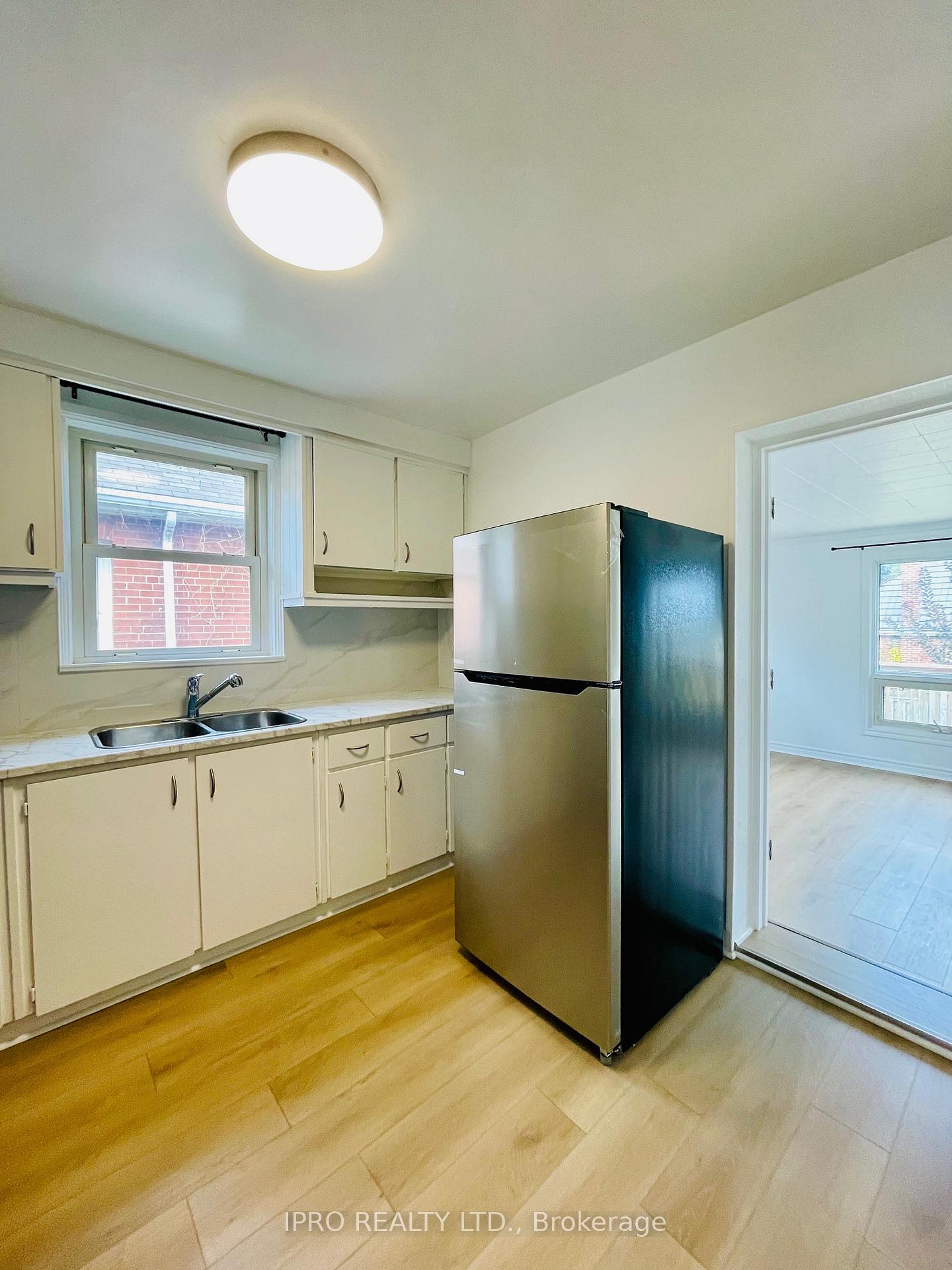 Photo 13 of 115 Brucedale Avenue E, Hamilton, Centremount — HOMEH