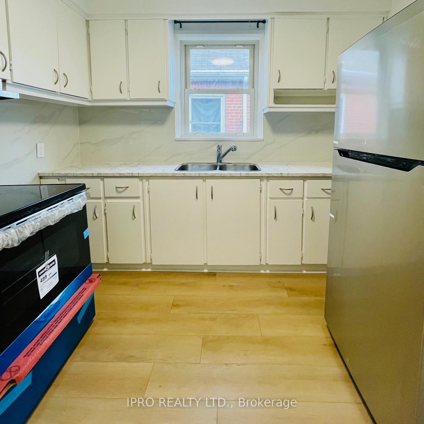 Photo 14 of 115 Brucedale Avenue E, Hamilton, Centremount — HOMEH