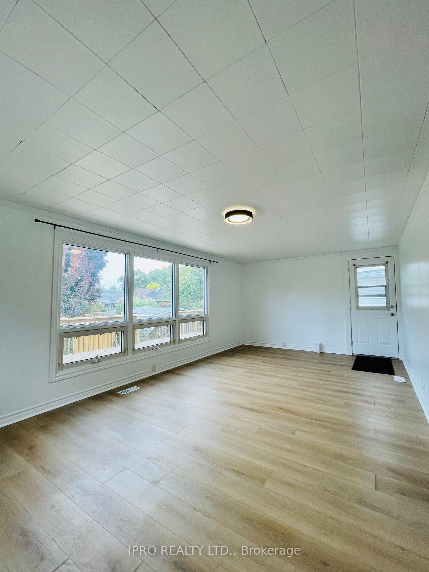 Photo 15 of 115 Brucedale Avenue E, Hamilton, Centremount — HOMEH