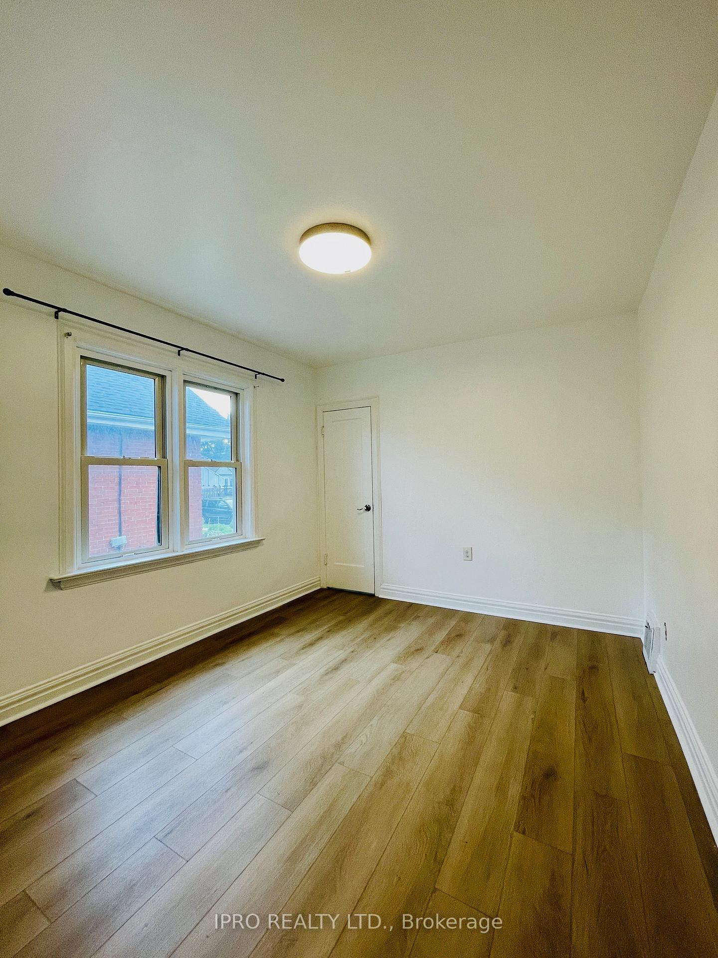 Photo 18 of 115 Brucedale Avenue E, Hamilton, Centremount — HOMEH