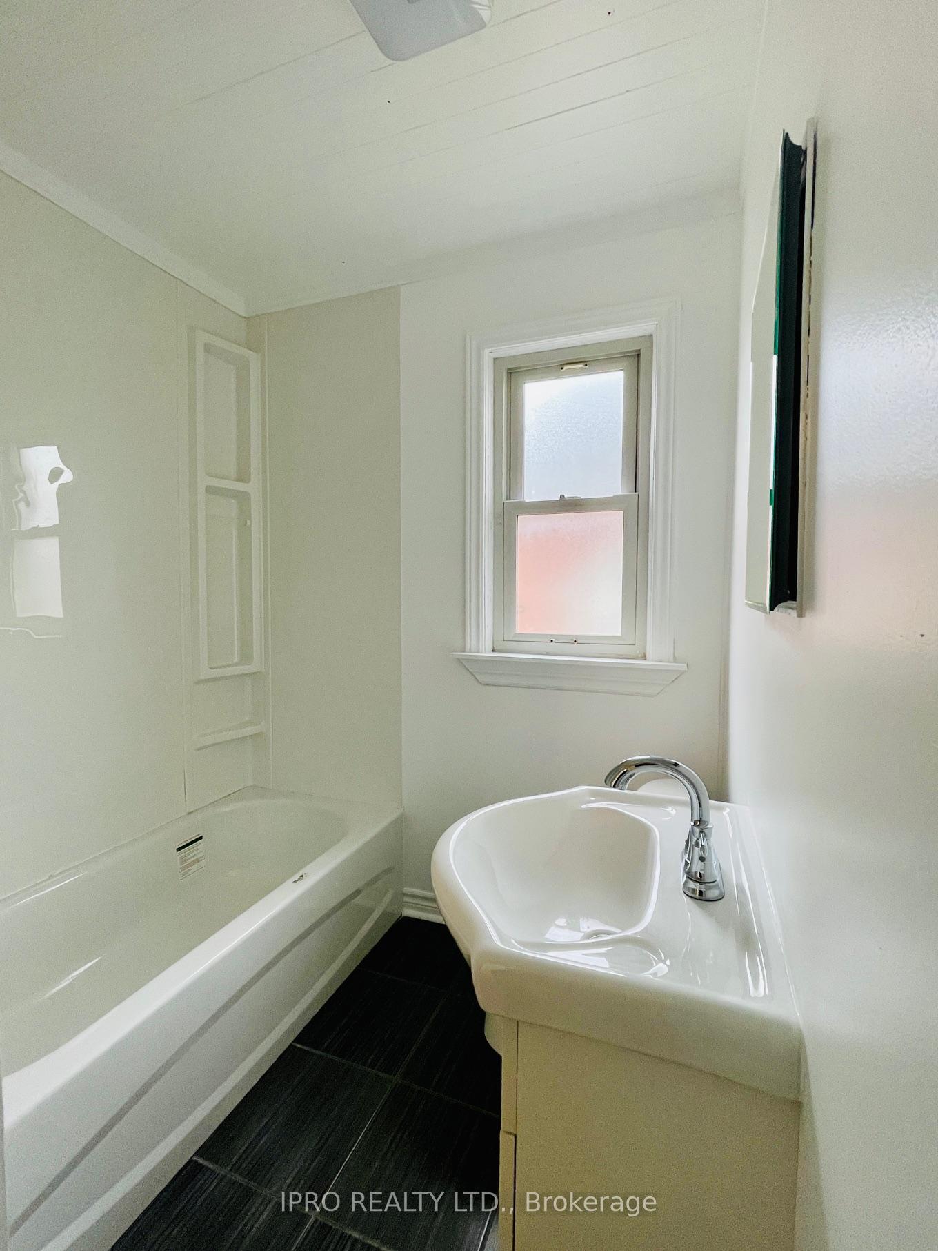 Photo 21 of 115 Brucedale Avenue E, Hamilton, Centremount — HOMEH