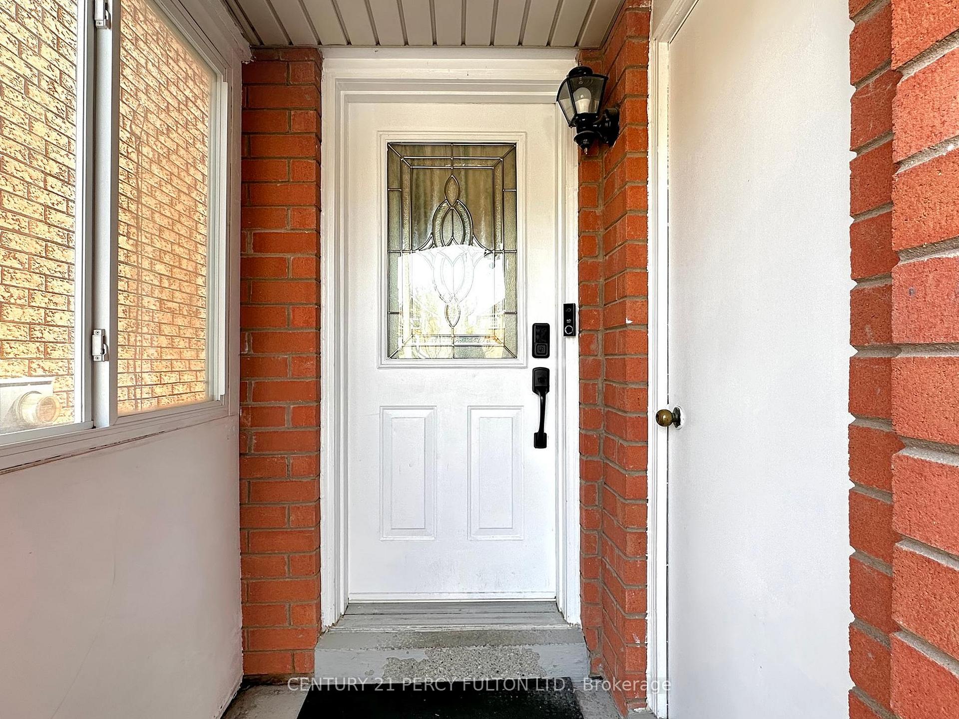 Photo 2 of 177 Sophia Road, Markham, Middlefield — HOMEH