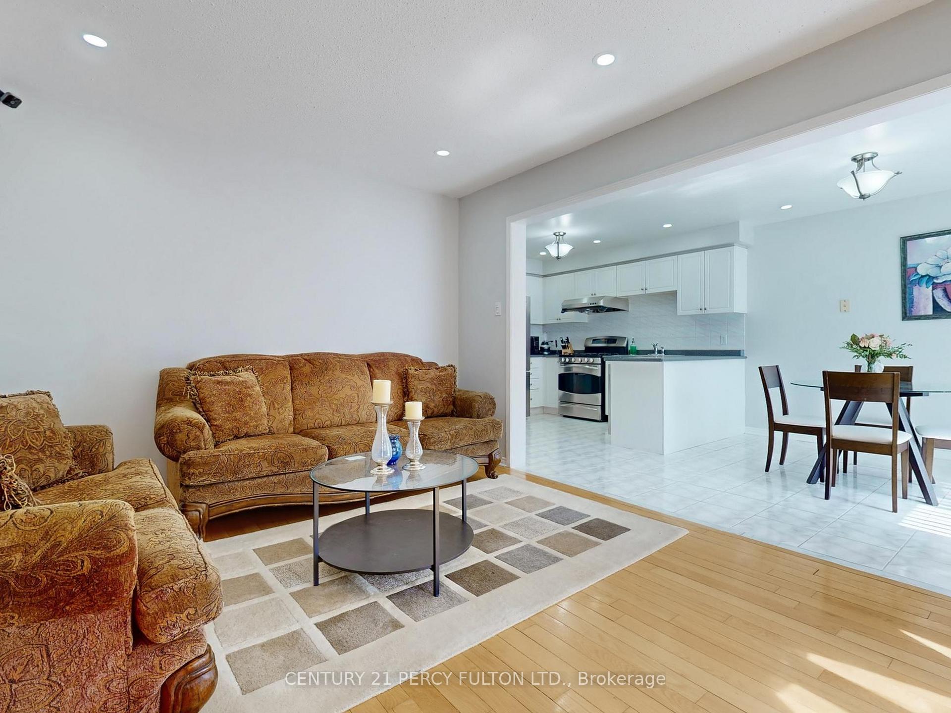 Photo 3 of 177 Sophia Road, Markham, Middlefield — HOMEH