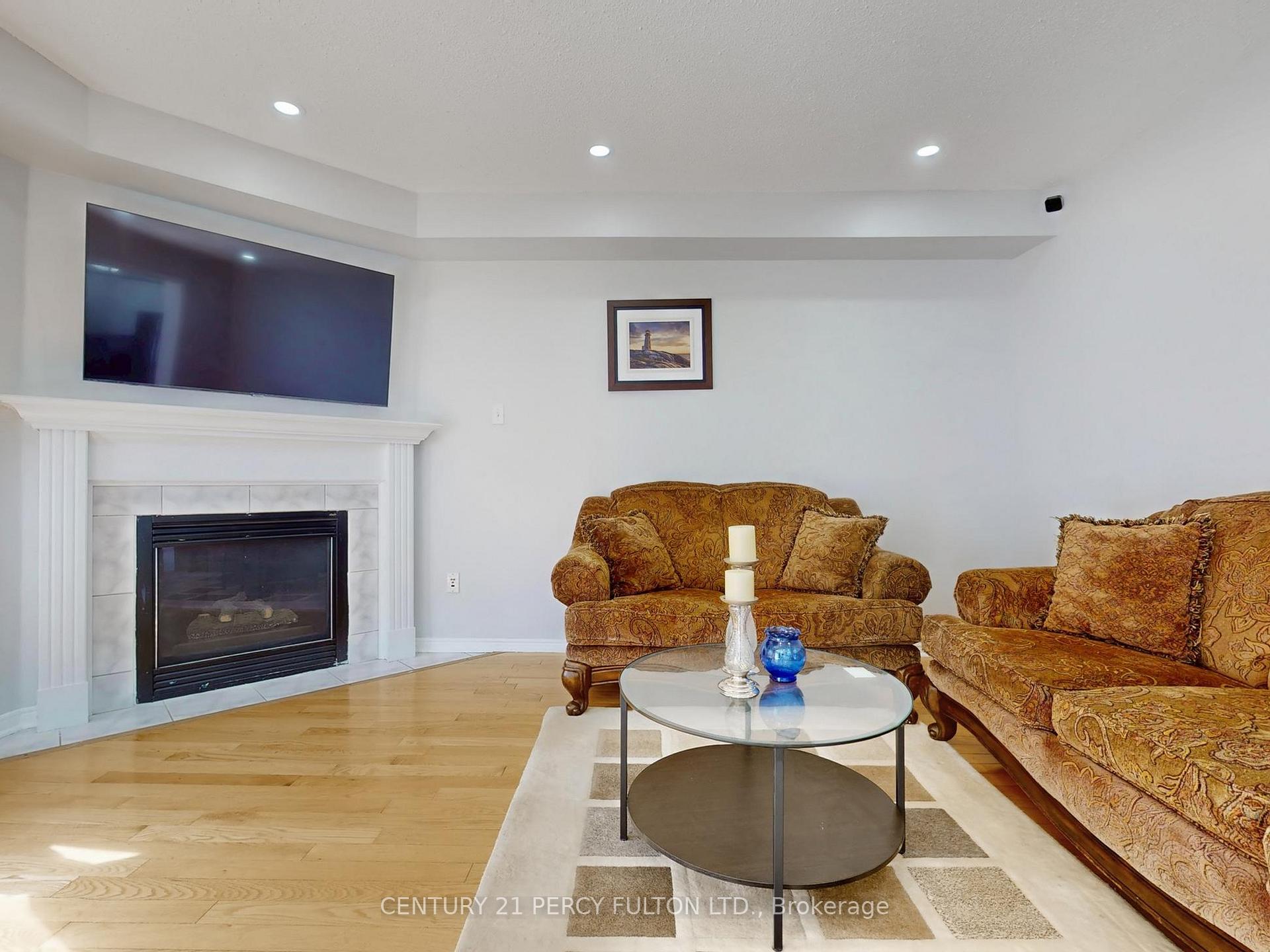 Photo 4 of 177 Sophia Road, Markham, Middlefield — HOMEH
